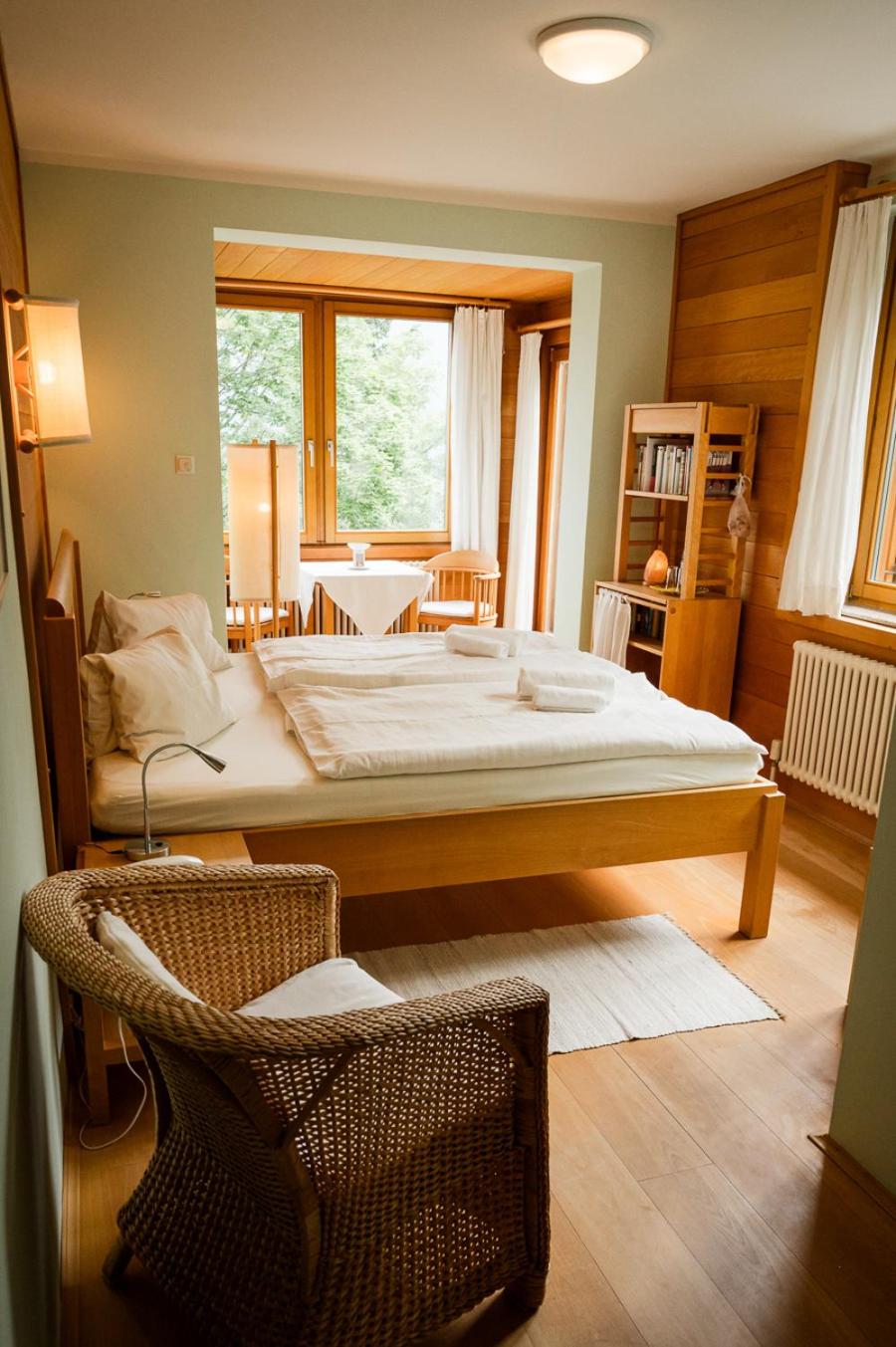 Double Room with Balcony - Photo 11