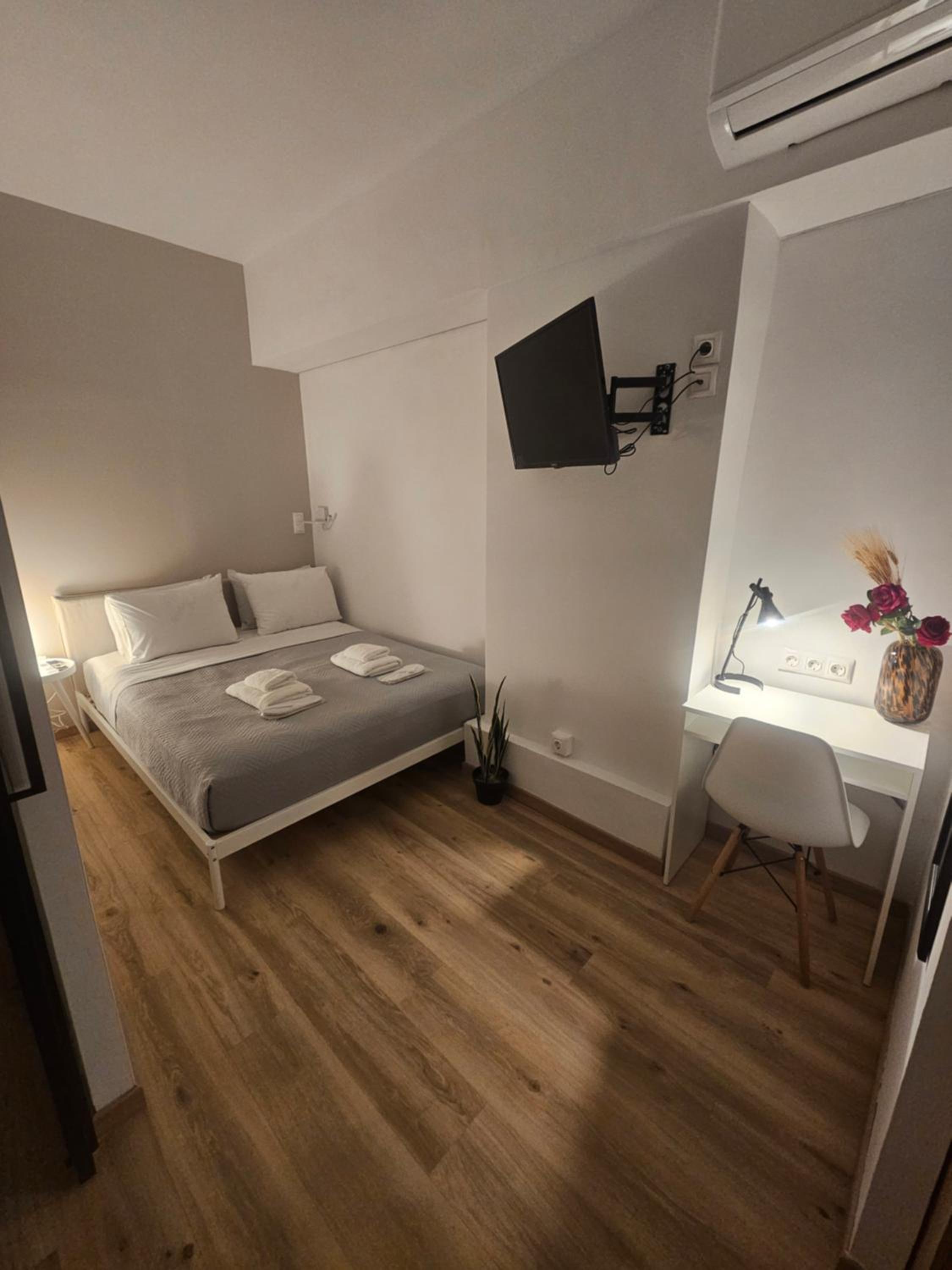 Apartment with Balcony photo 2