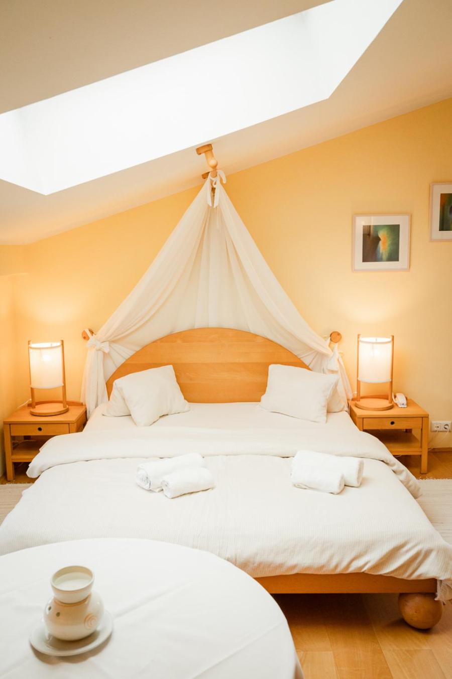 Deluxe Double Room with Bath - Photo 5