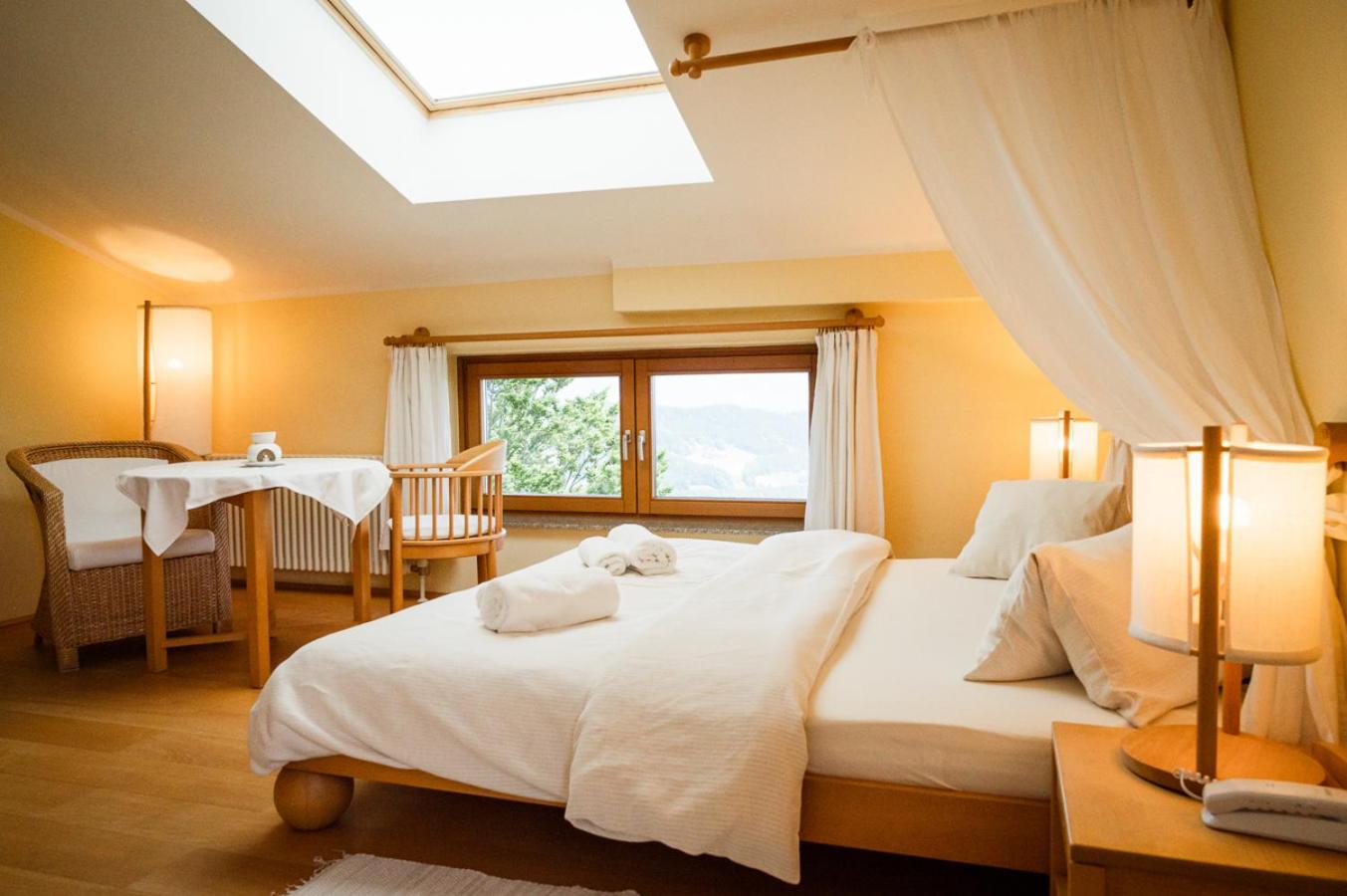 Deluxe Double Room with Bath - Photo 6