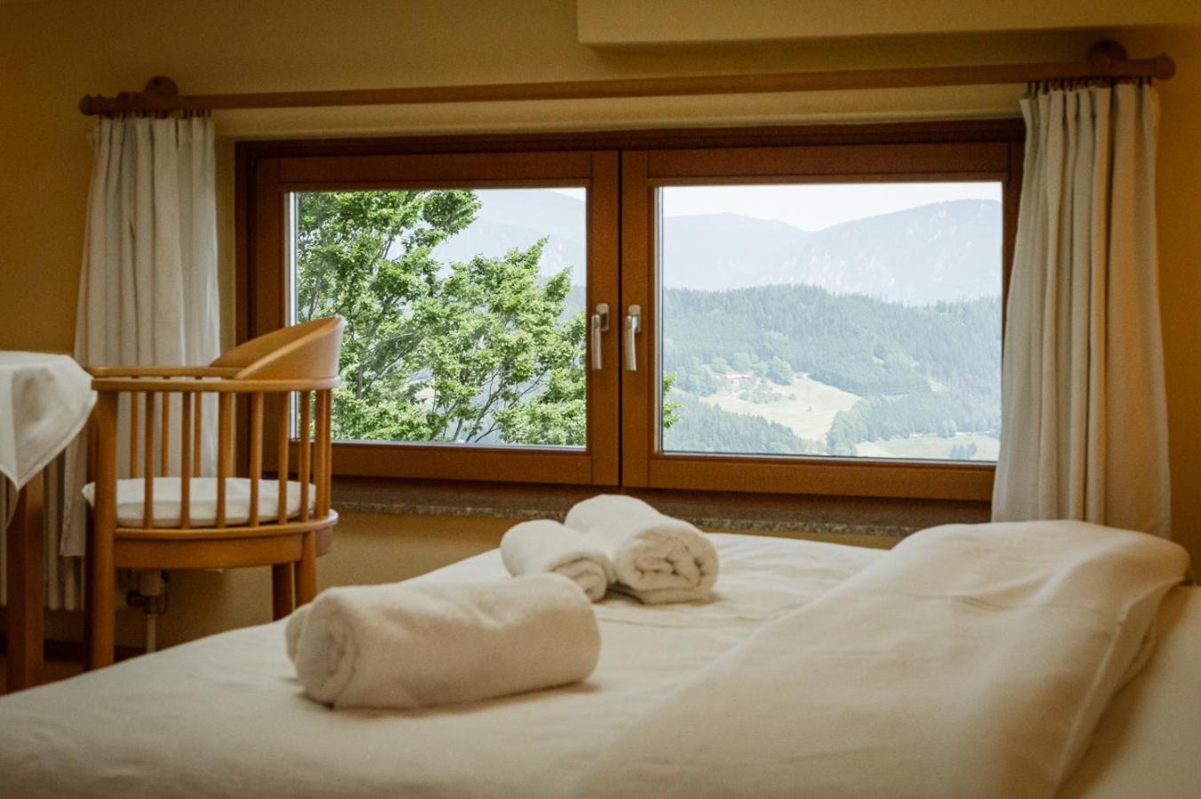 Deluxe Double Room with Bath - Photo 7