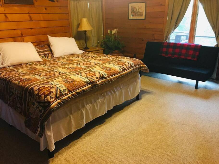 Five-Bedroom House photo 1