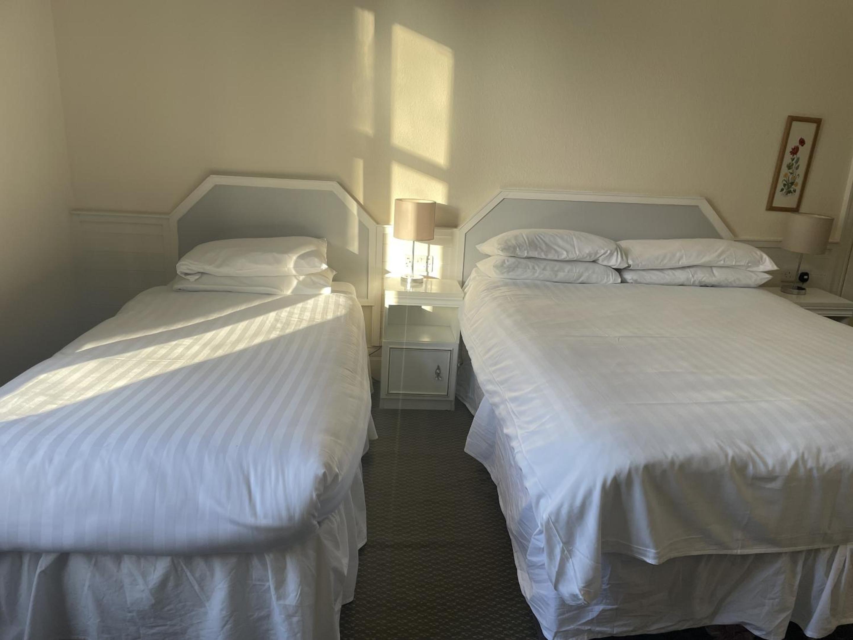 Superior Twin Room - Photo 1