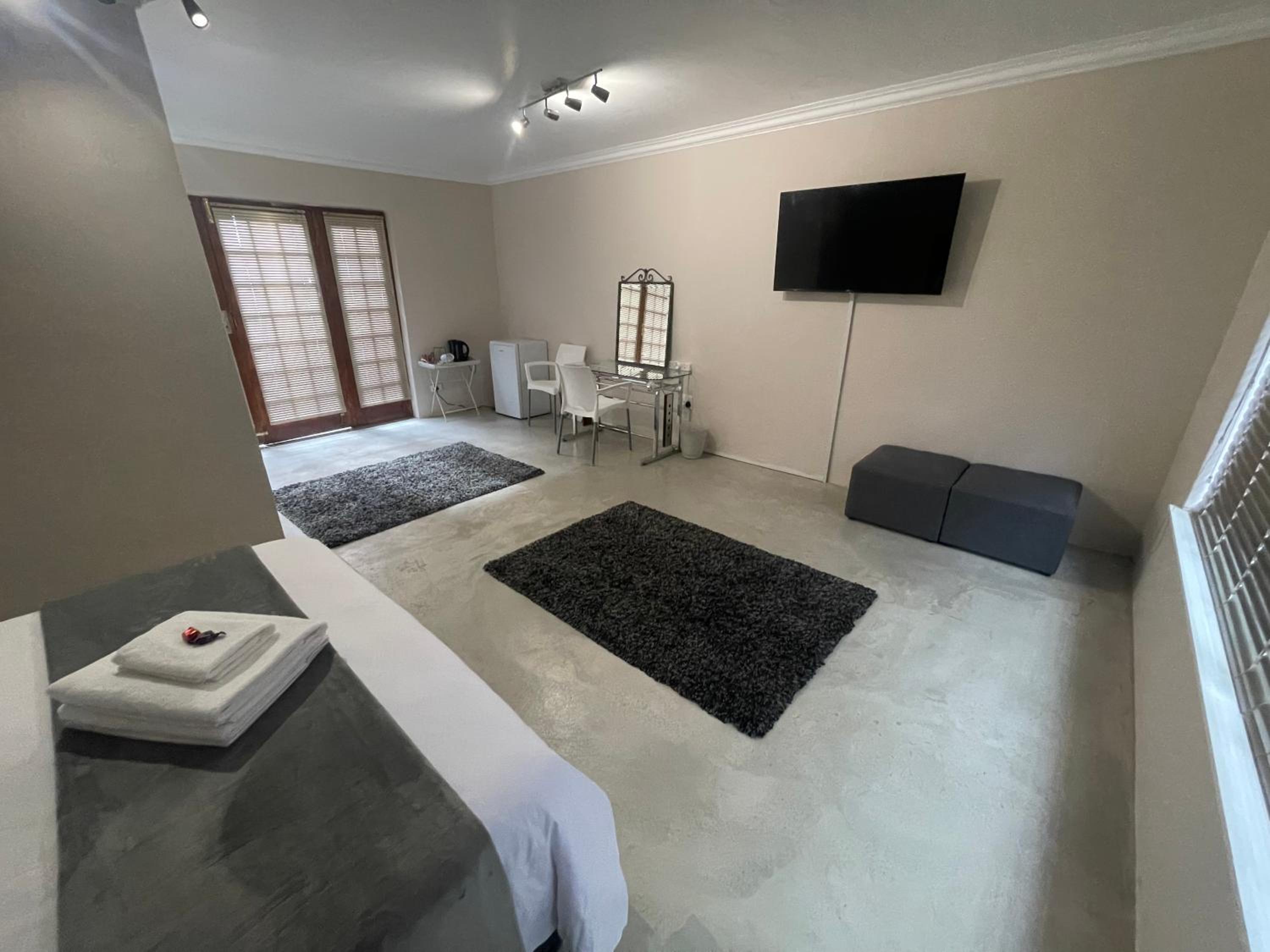 Deluxe Queen Suite