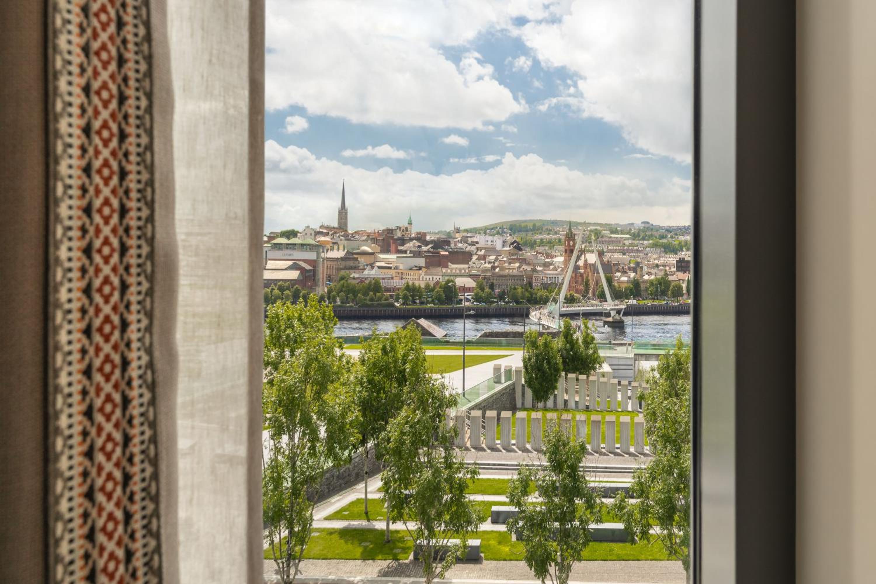 Superior Twin Room with City View - Photo 2