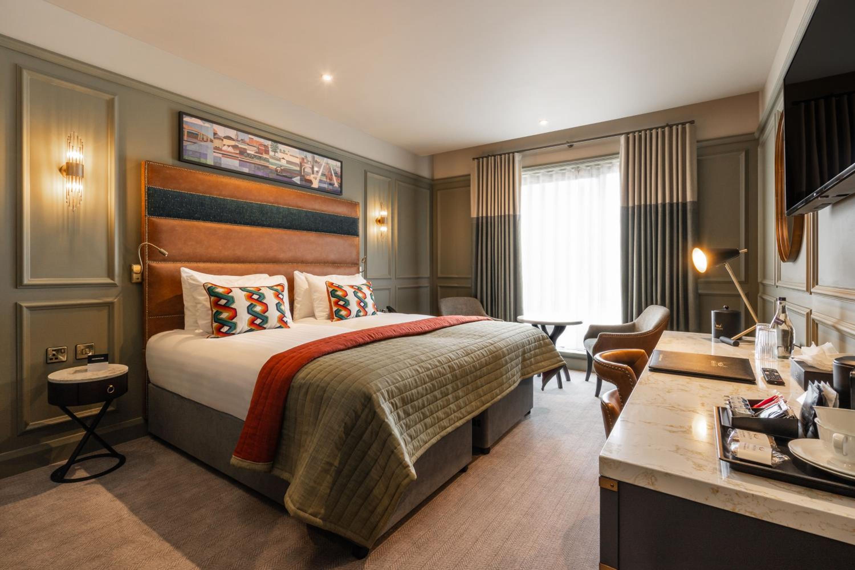 Superior Twin Room with City View - Photo 3