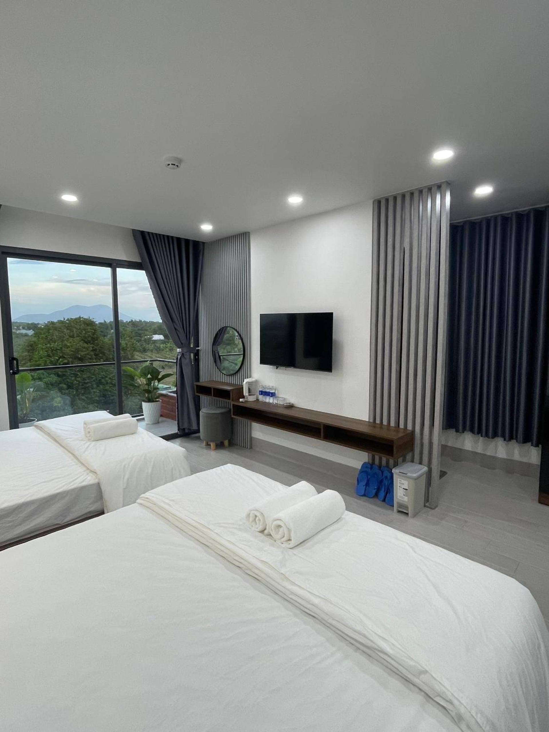 King Room with Balcony photo 2