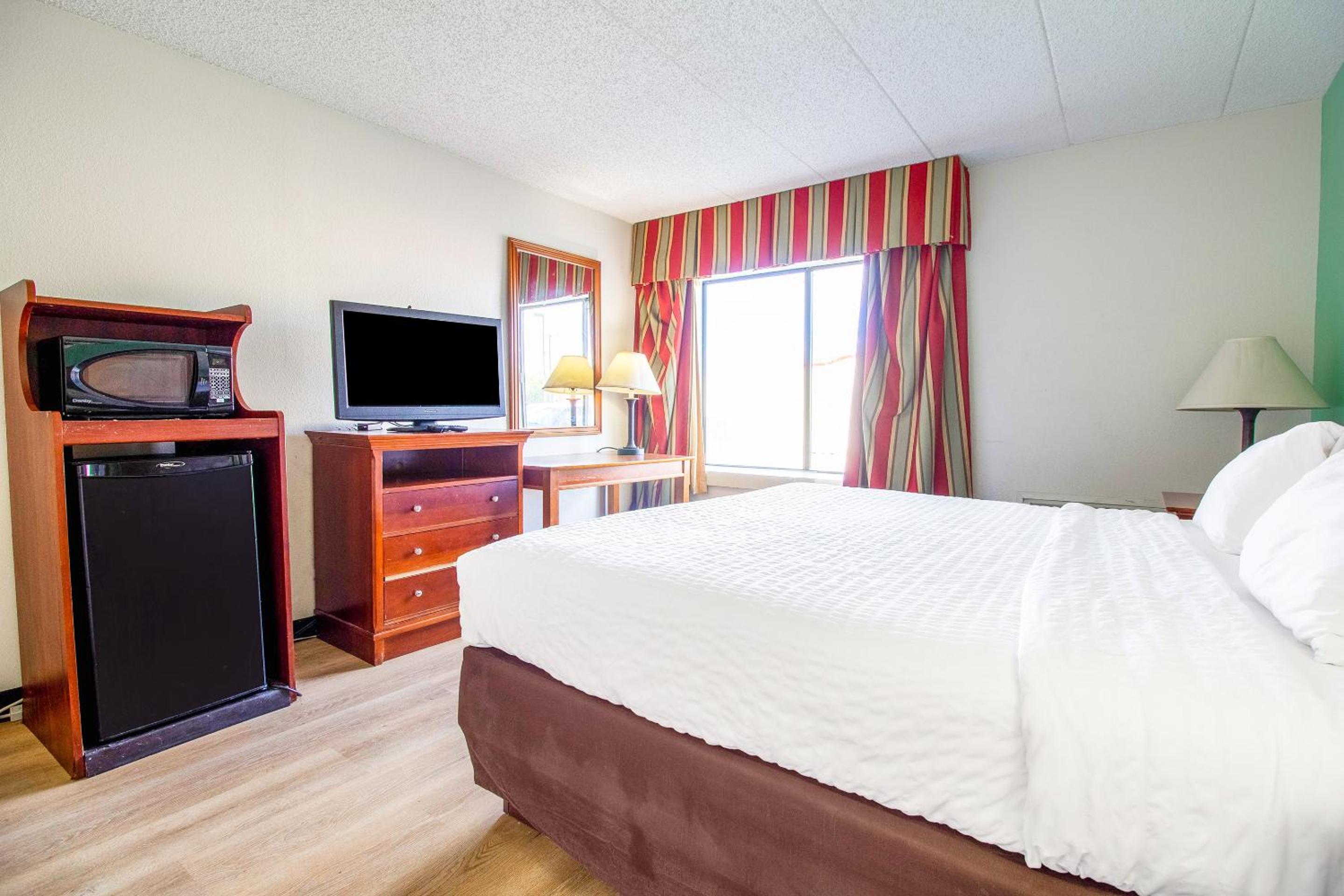 King Room - Accessible - Photo 10