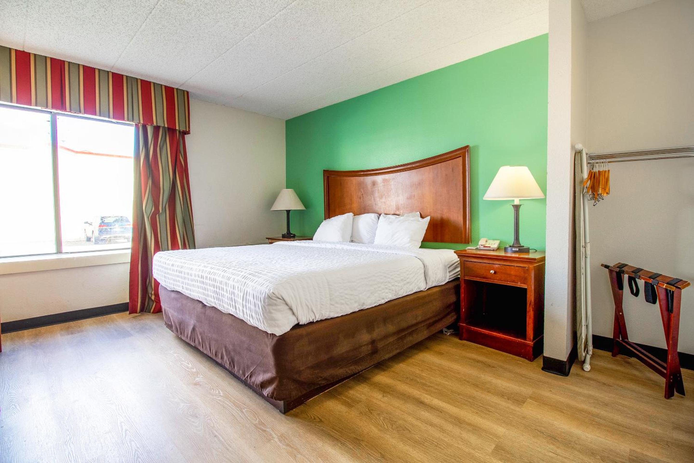 King Room - Accessible - Photo 9