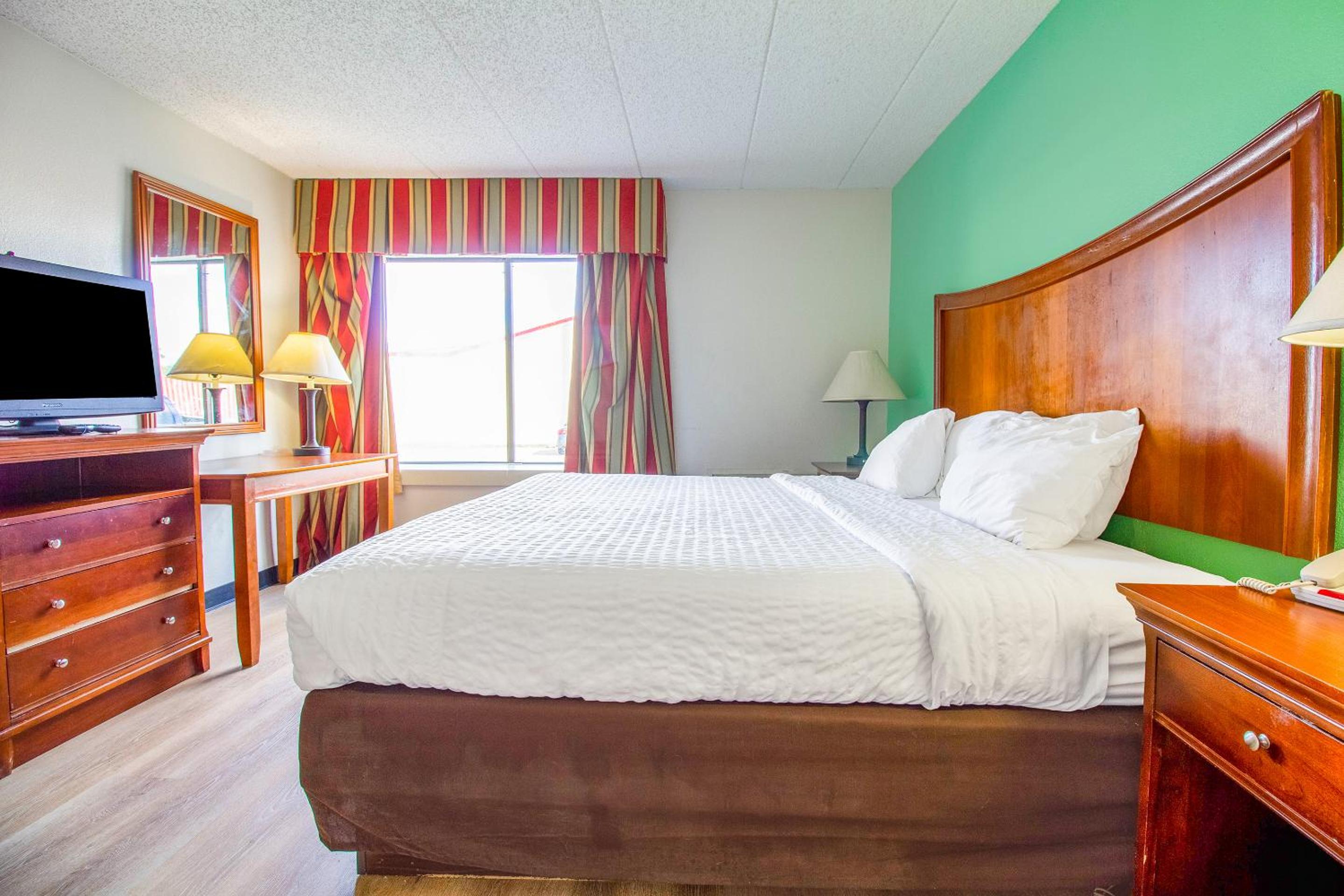 King Room - Accessible - Photo 5