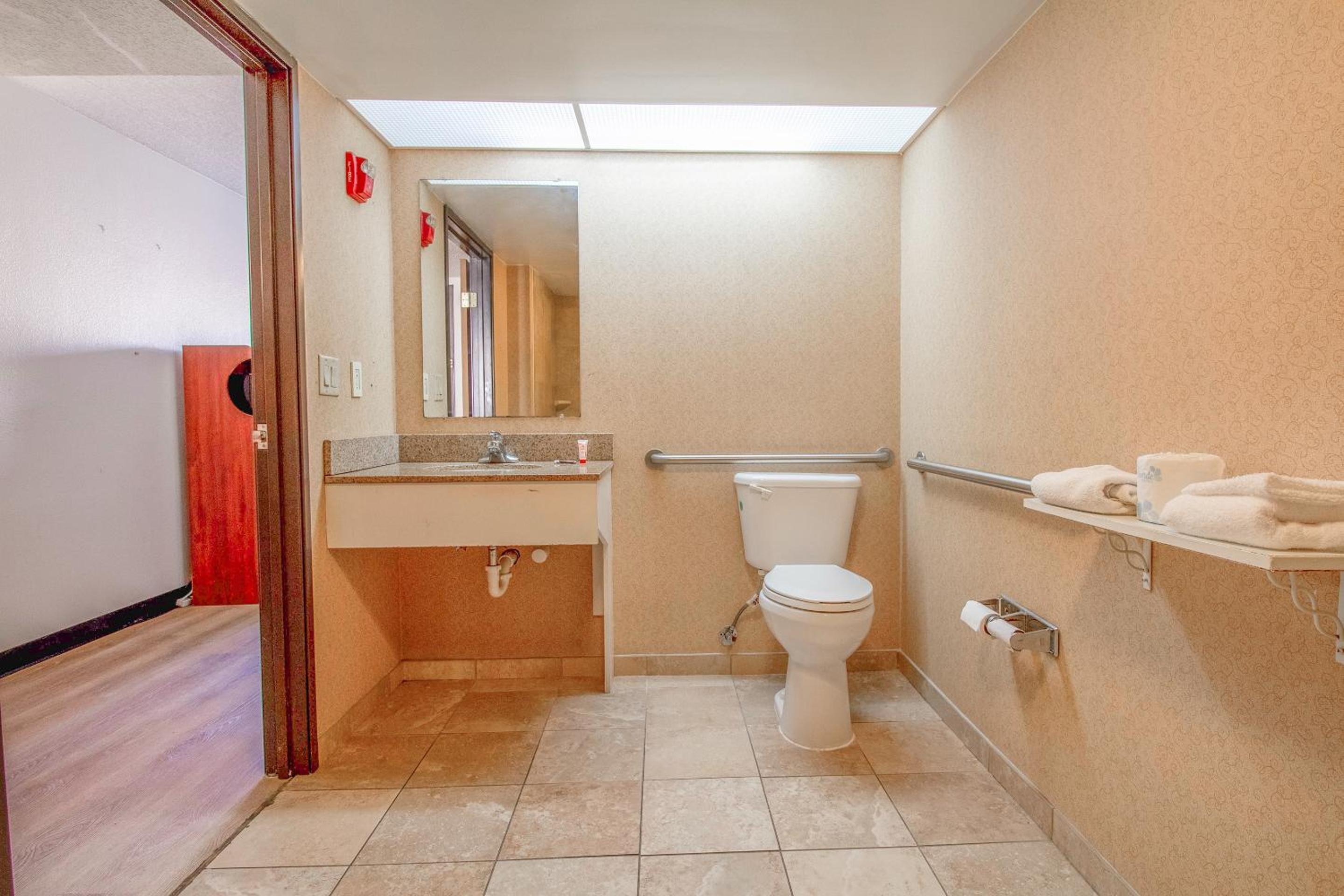 King Room - Accessible - Photo 4