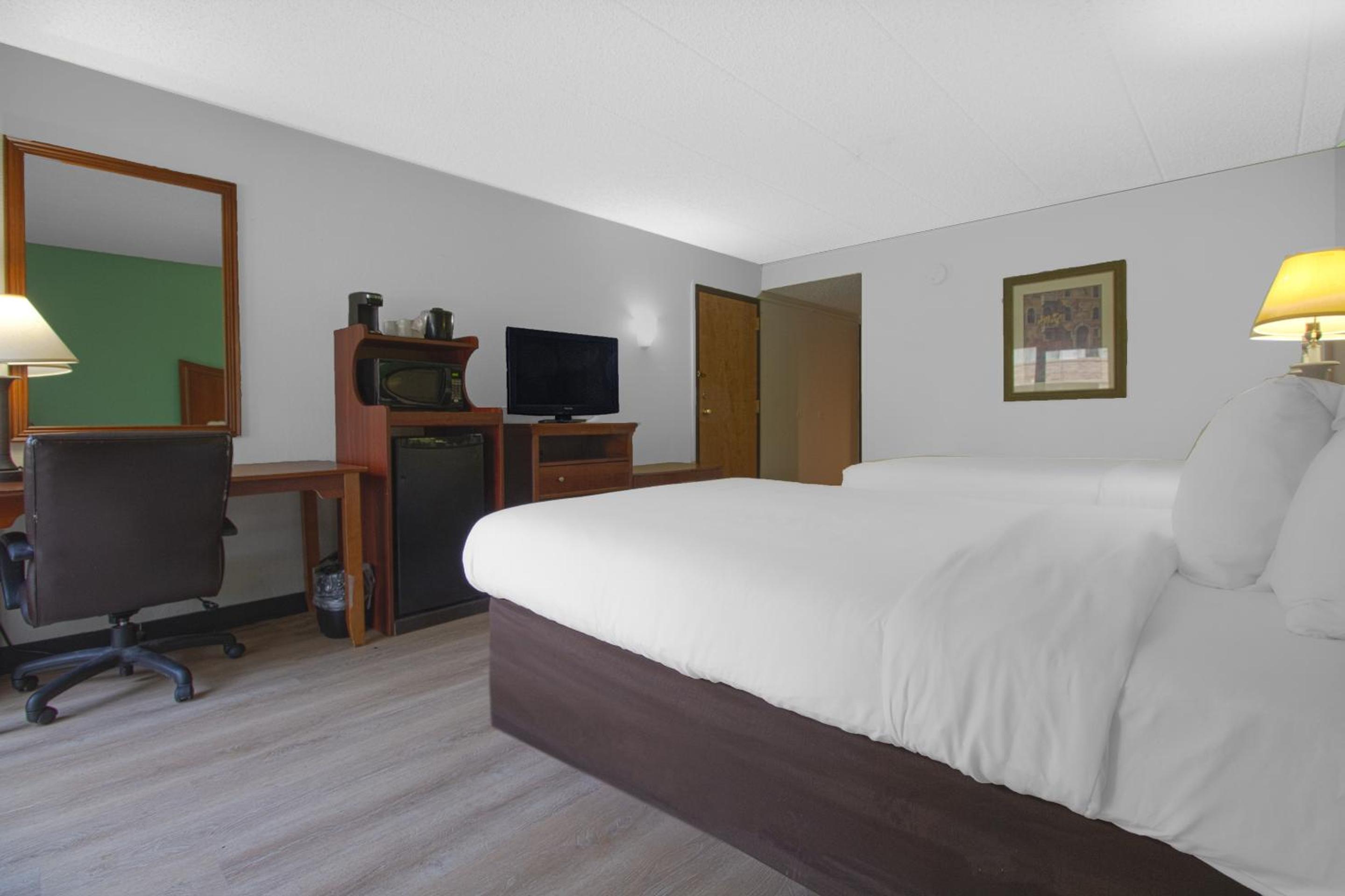 2 Full Bed Accessible - Photo 2