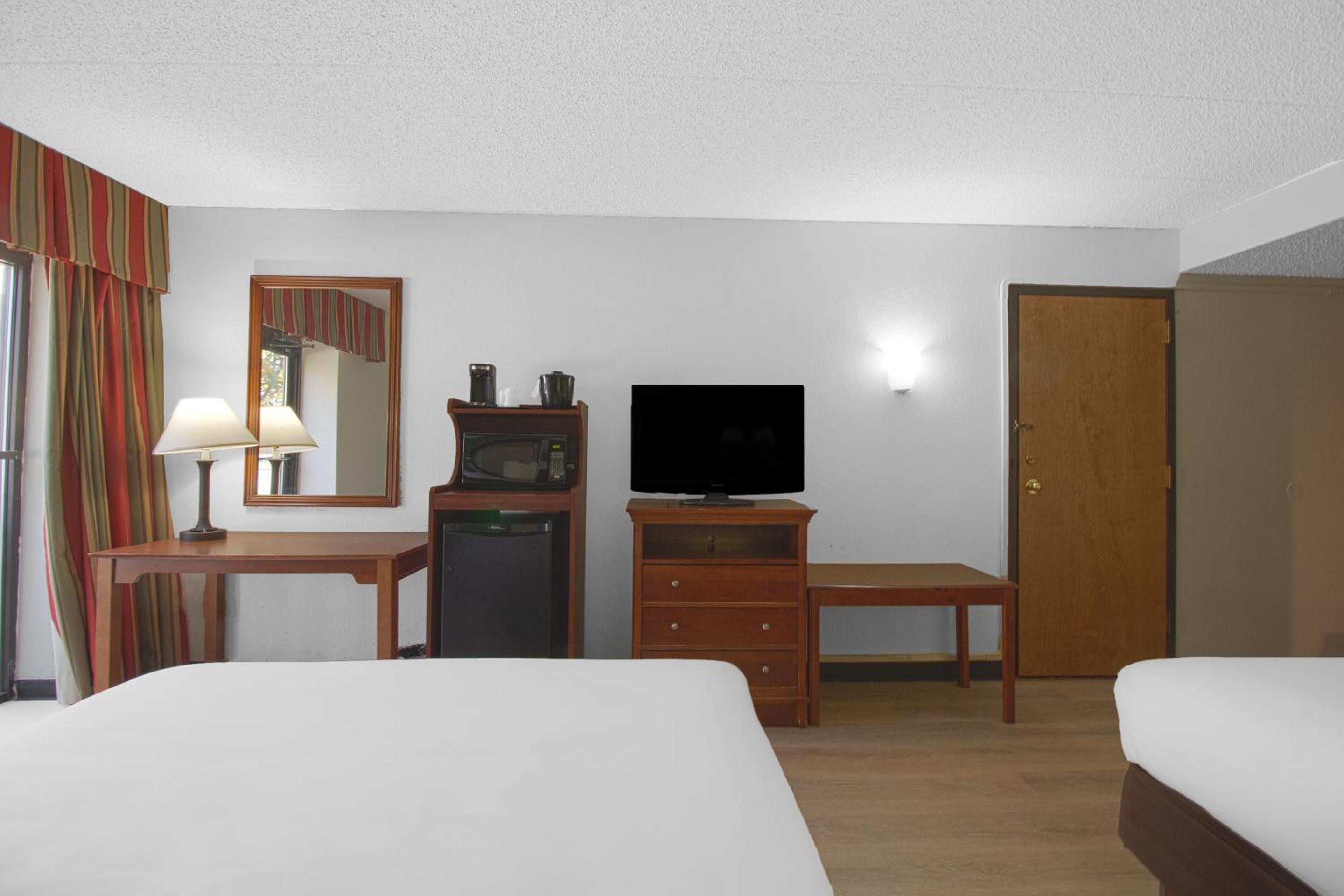 2 Full Bed Accessible - Photo 4
