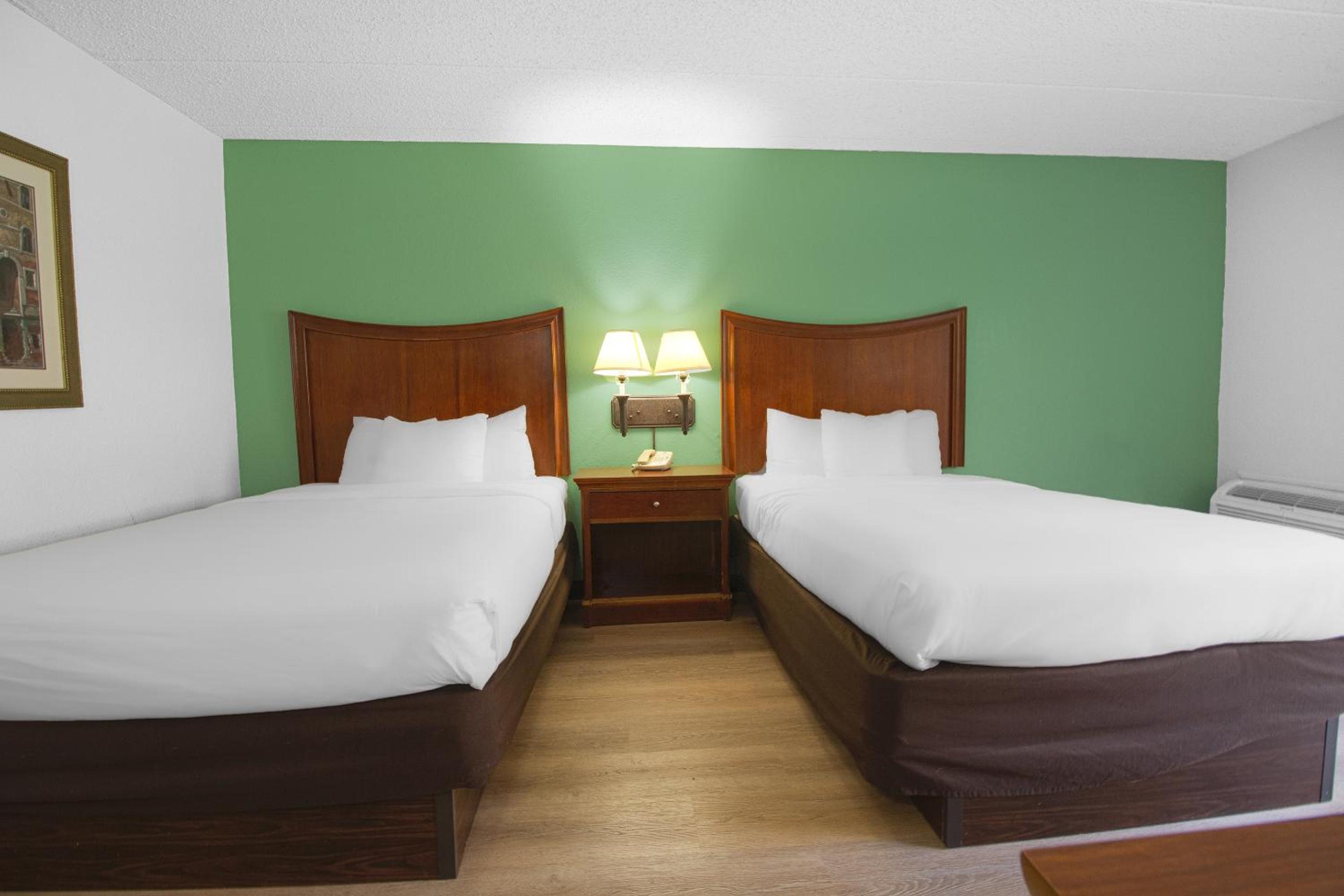 2 Full Bed Accessible - Photo 3