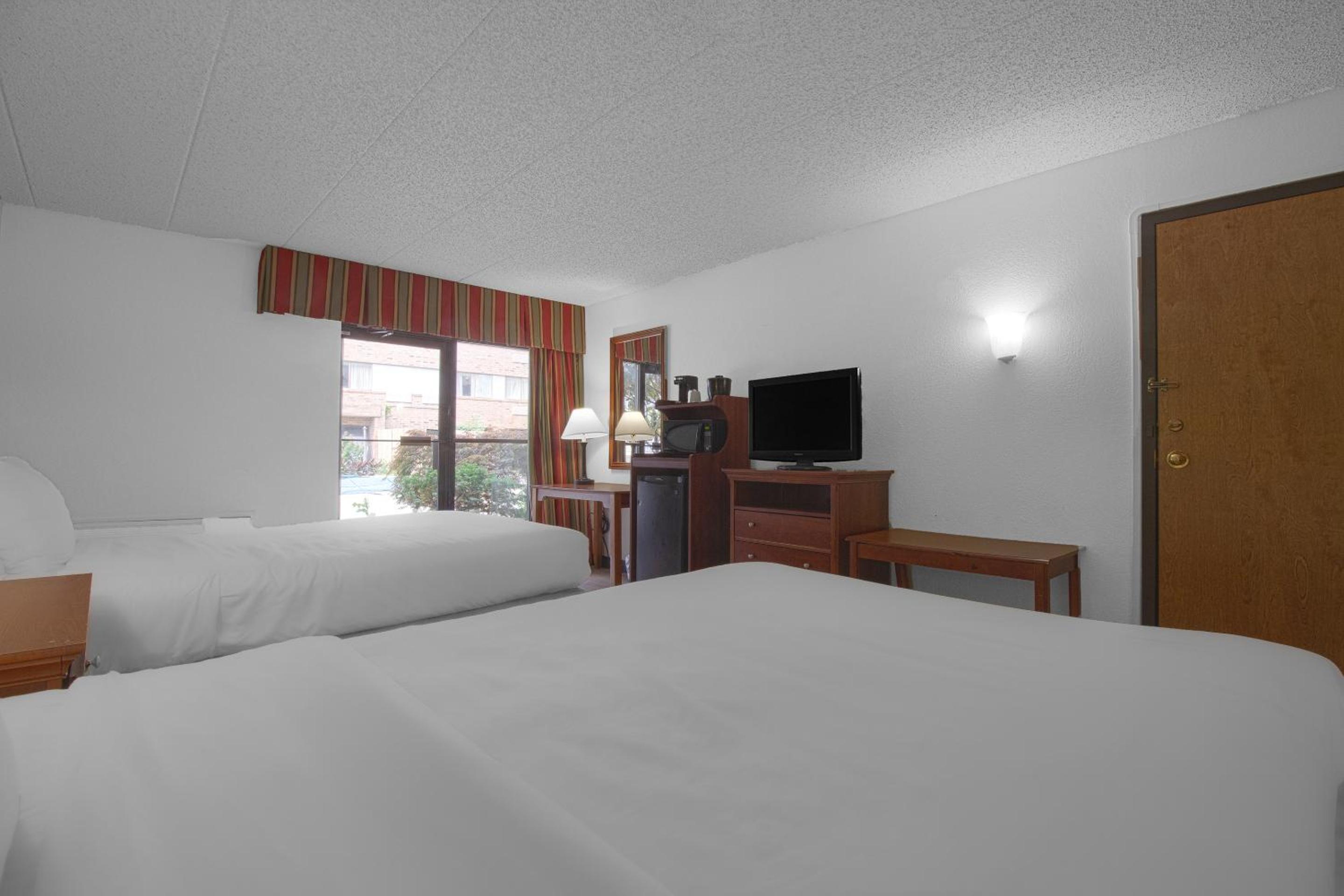 2 Full Bed Accessible - Photo 10