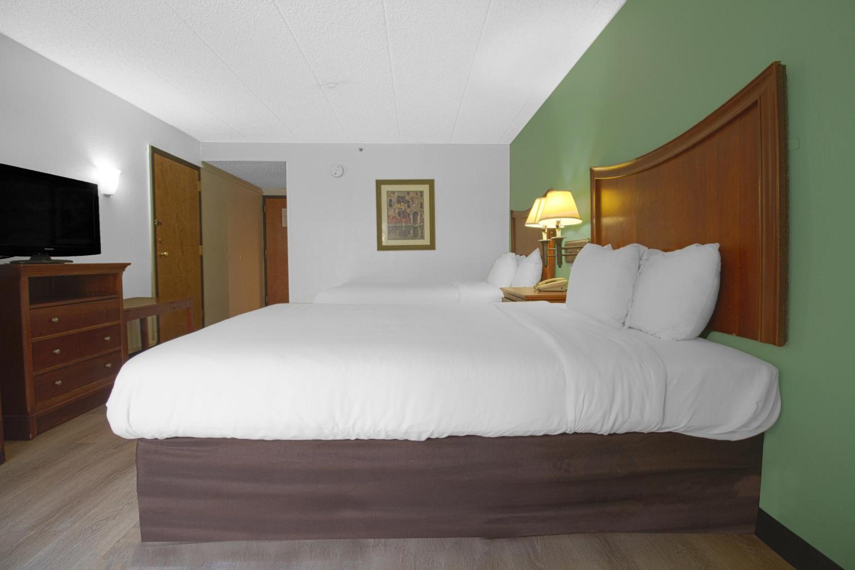 2 Full Bed Accessible - Photo 9