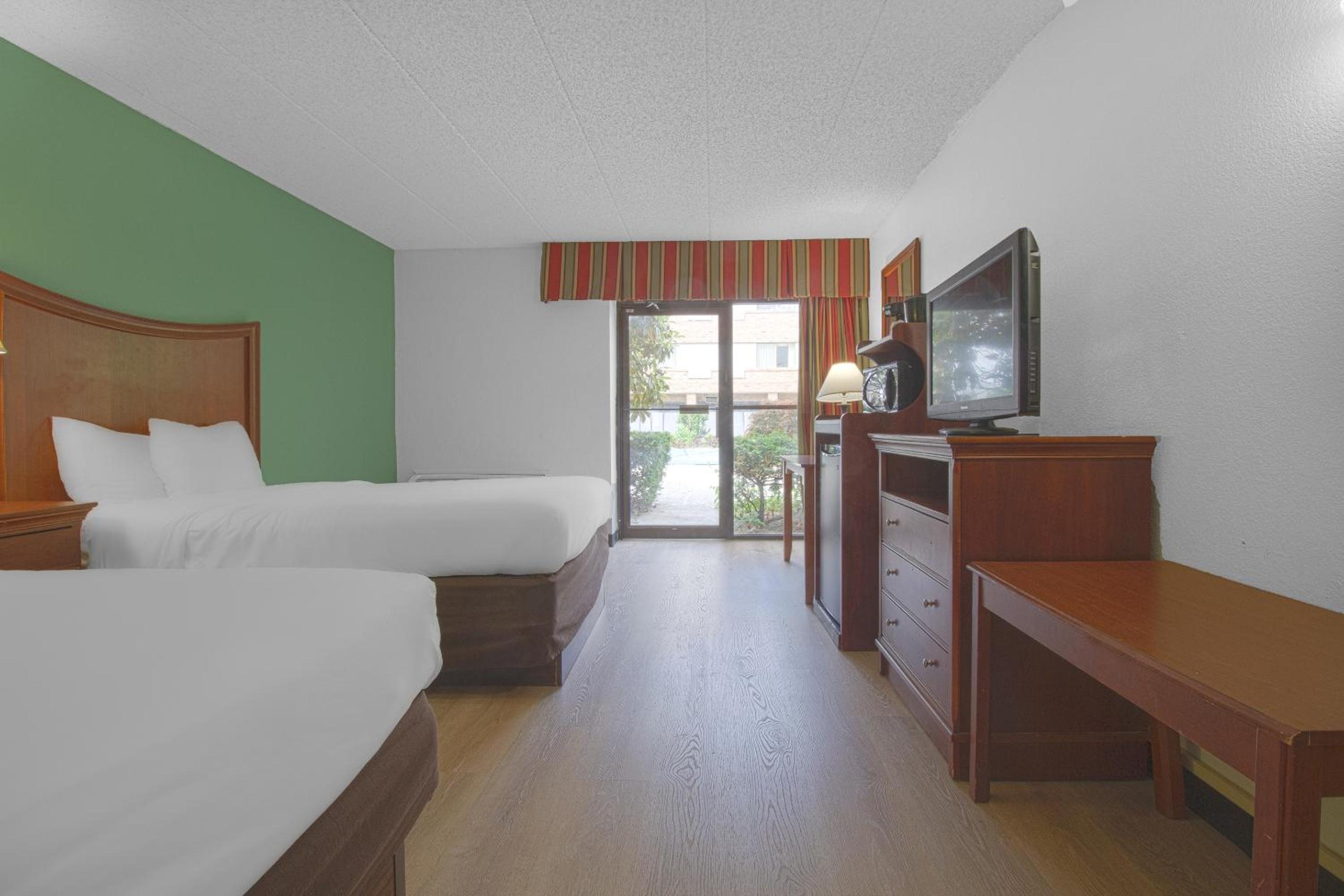 2 Full Bed Accessible - Photo 5
