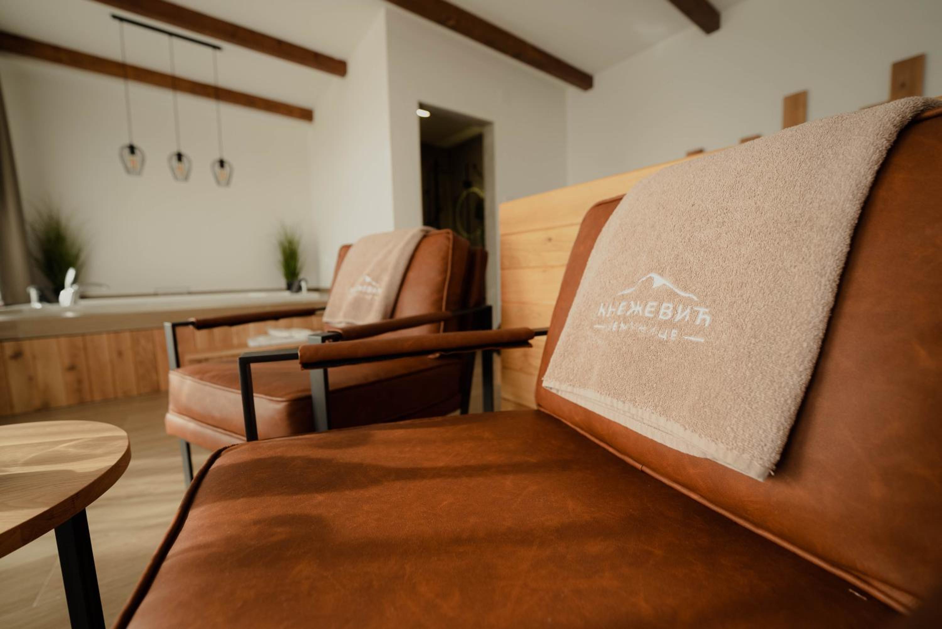 Deluxe Suite with Spa Bath photo 3