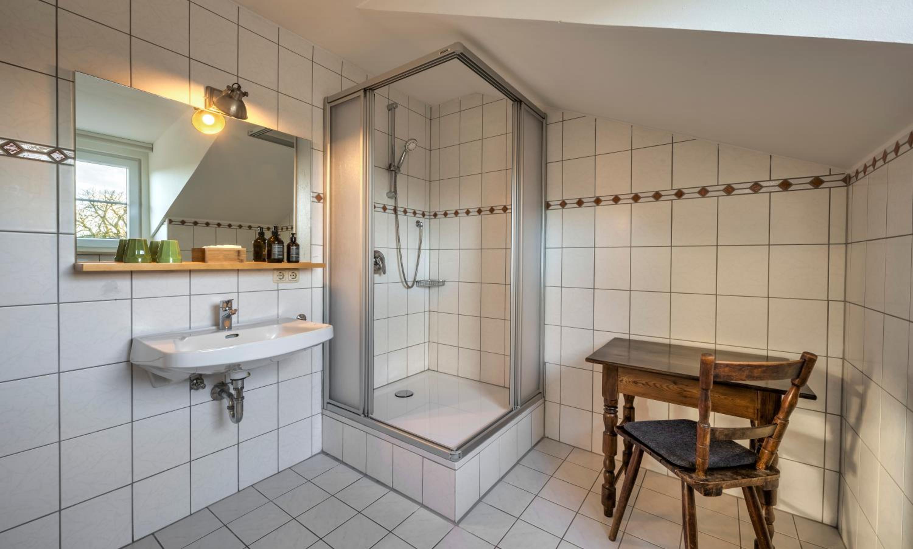 Double Room with Private Bathroom - Photo 4