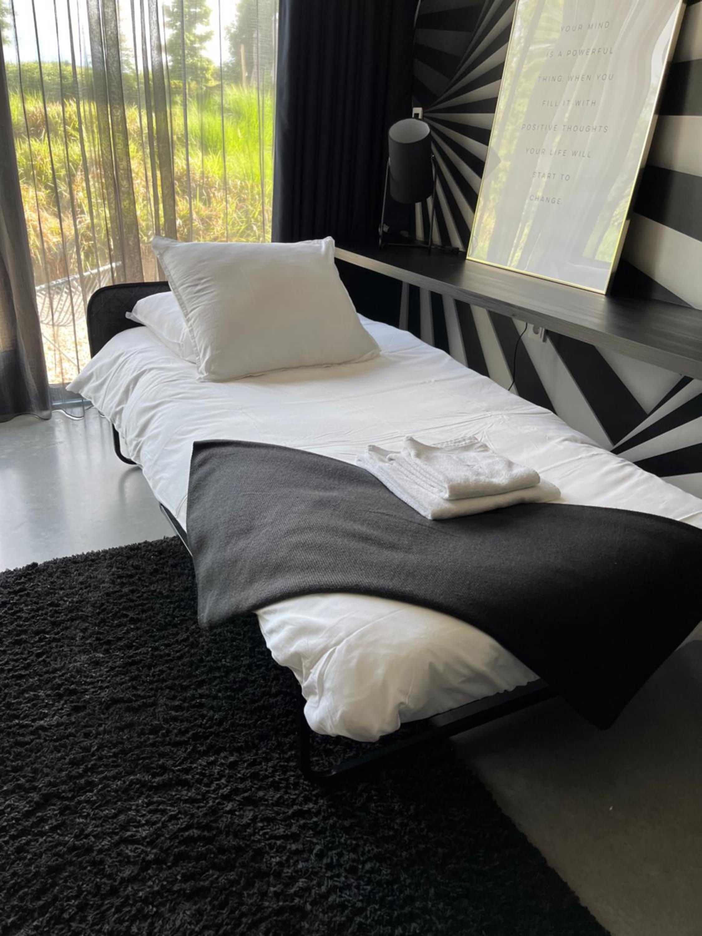 Five-Bedroom House photo 2