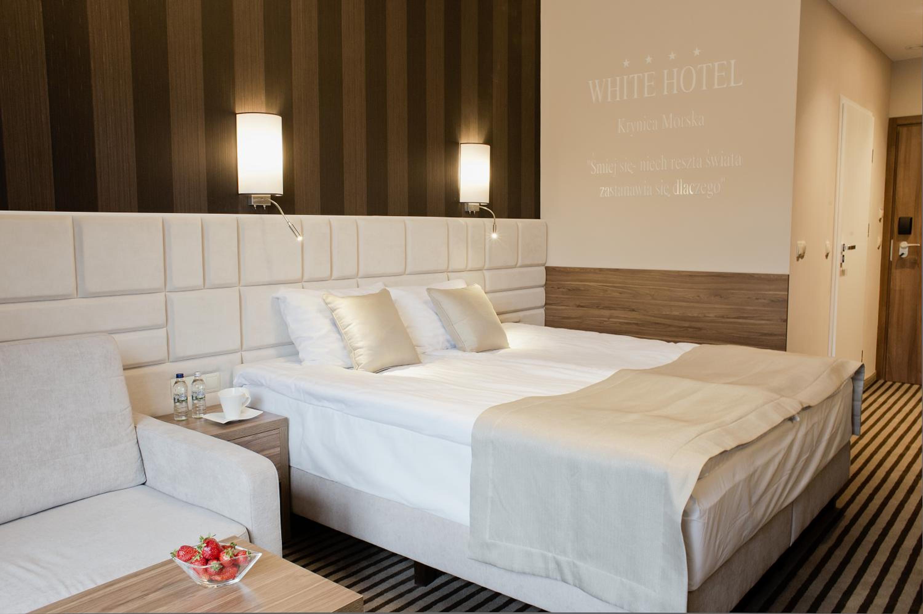Deluxe Twin or Double Room with Balcony and Forest View - Photo 4