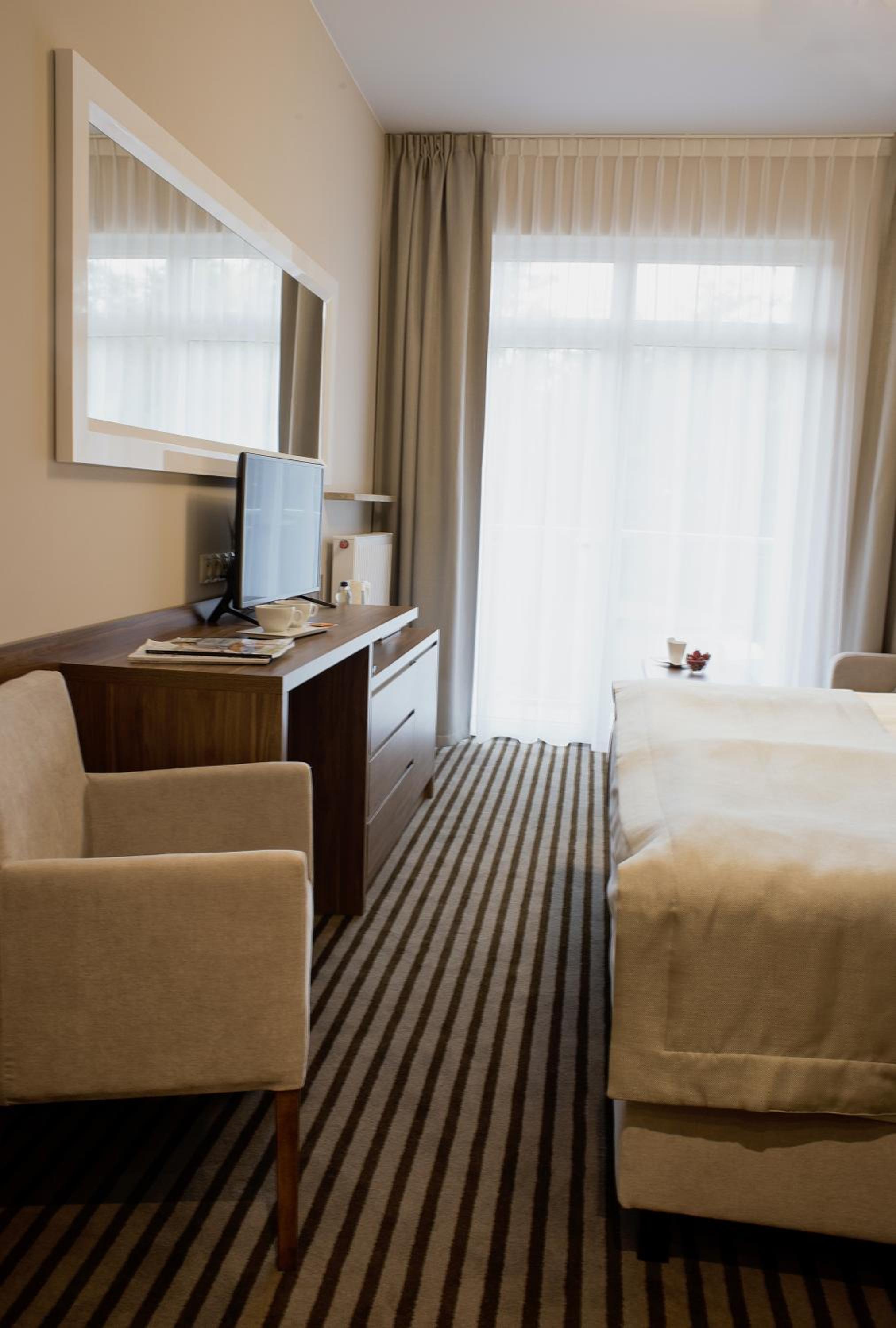 Deluxe Double Room with Extra Bed, Balcony and Forest View - Photo 20