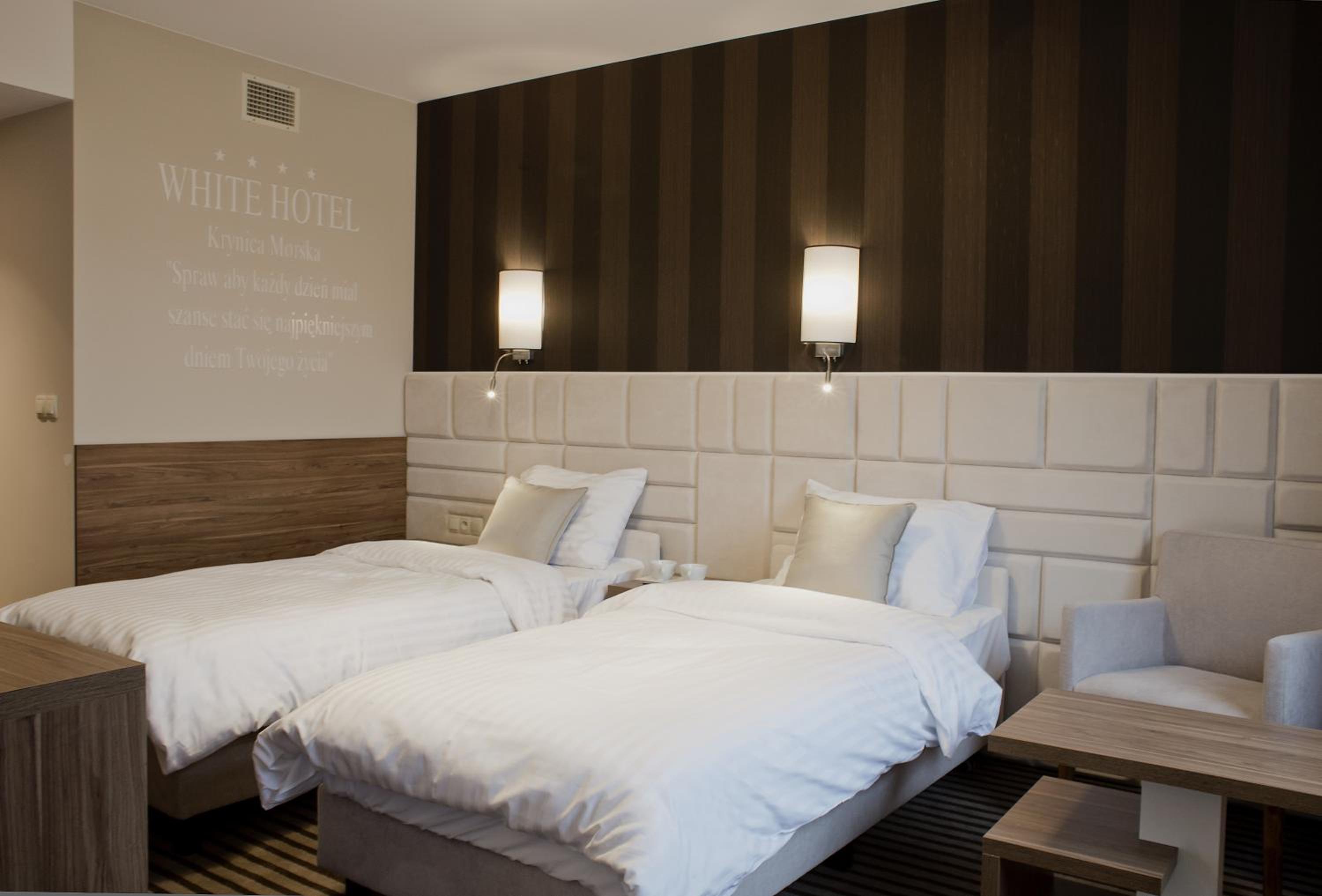 Deluxe Twin or Double Room with Balcony and Forest View - Photo 5