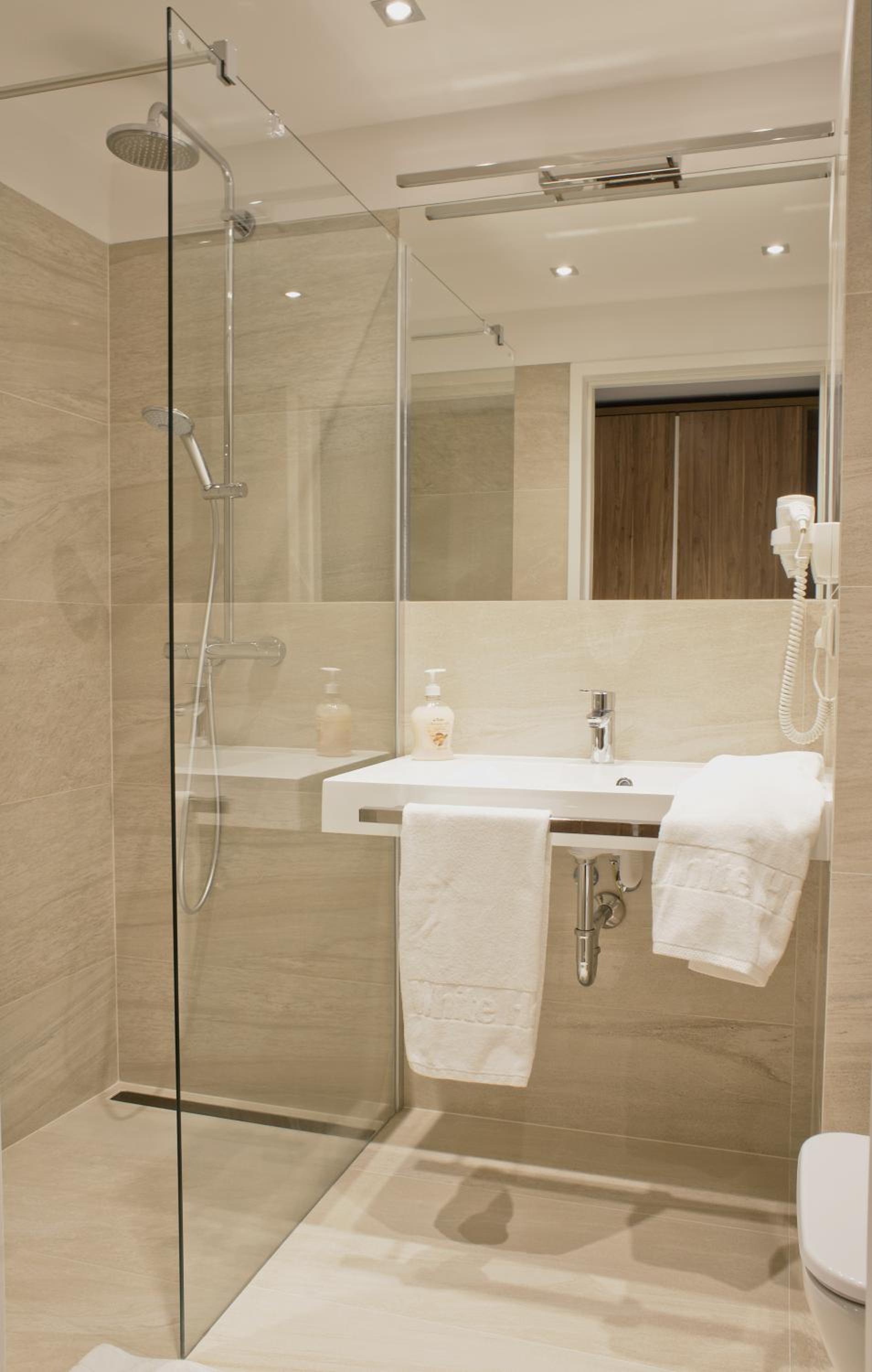 Deluxe Twin or Double Room with Balcony and Forest View - Photo 41