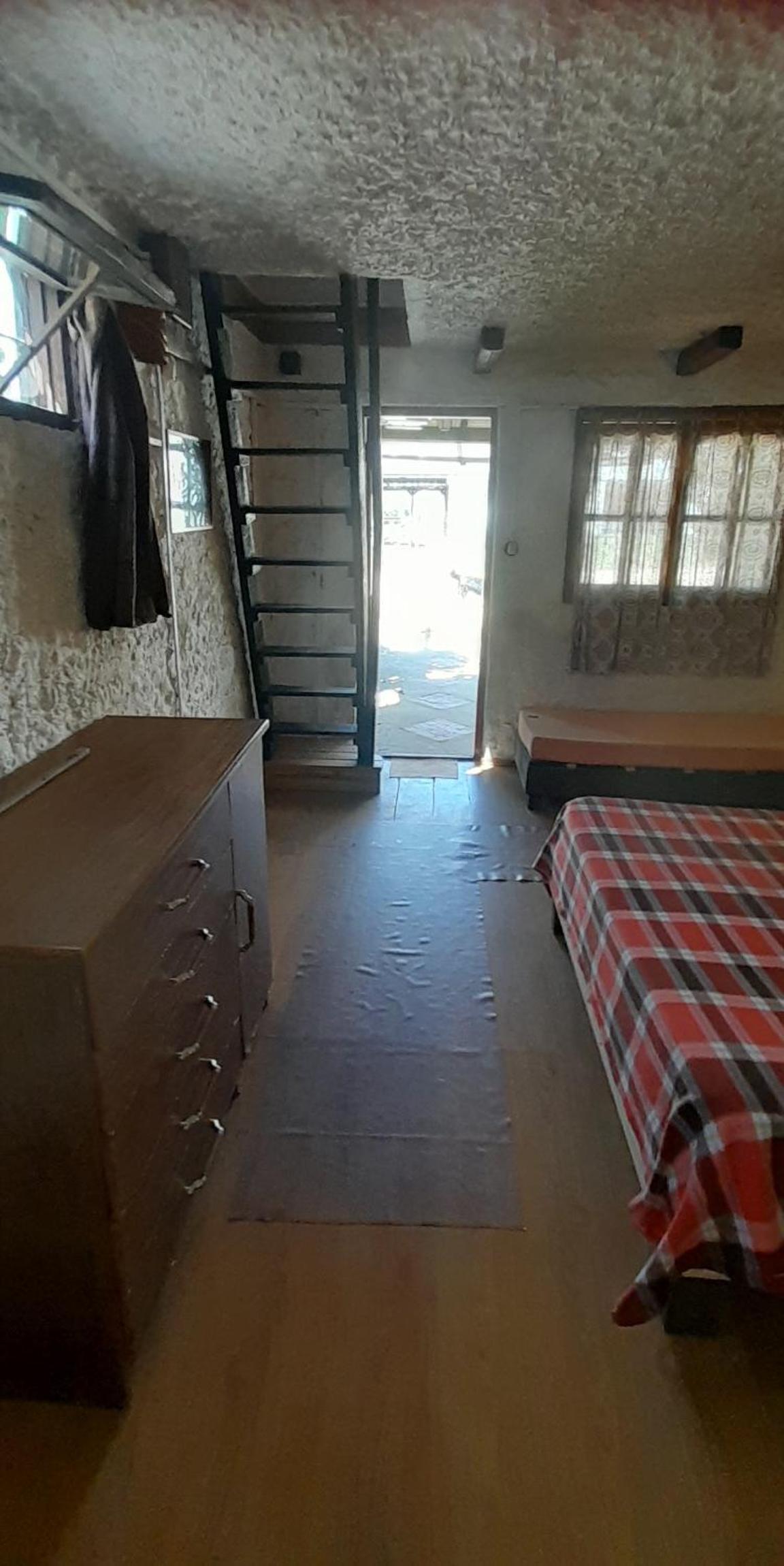 One-Bedroom House photo 1