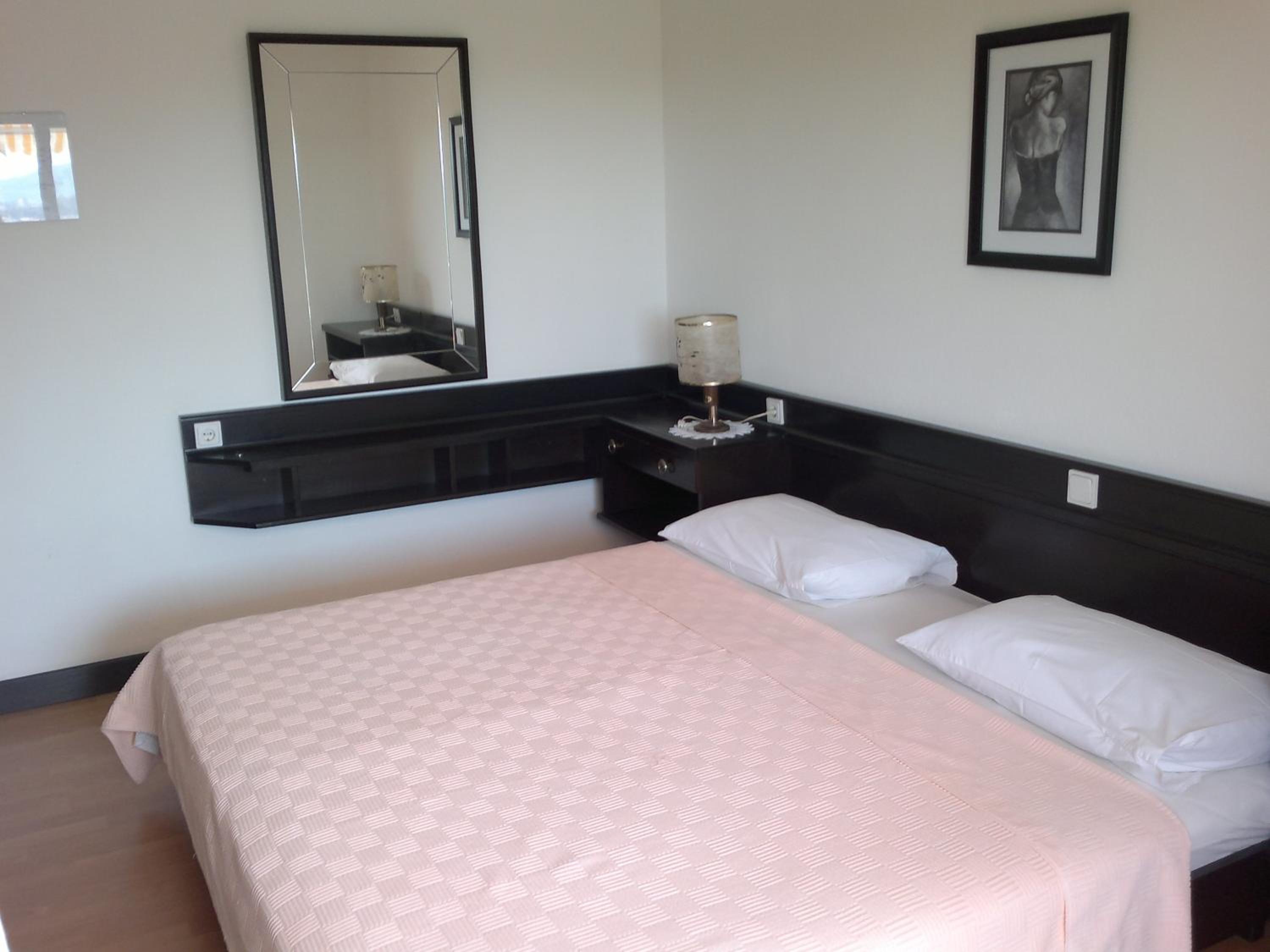 Deluxe Double Room with Balcony - Photo 11