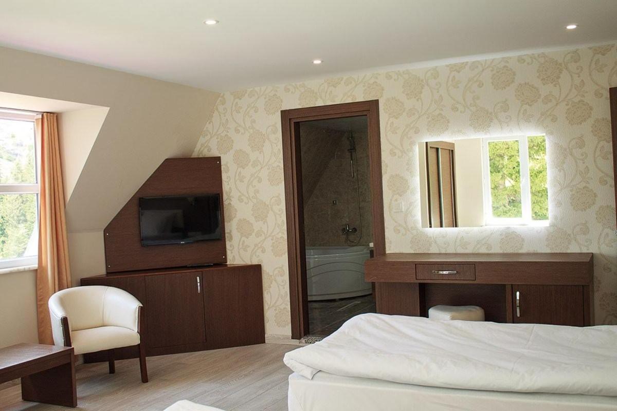 Deluxe Room with Spa Bath photo 3