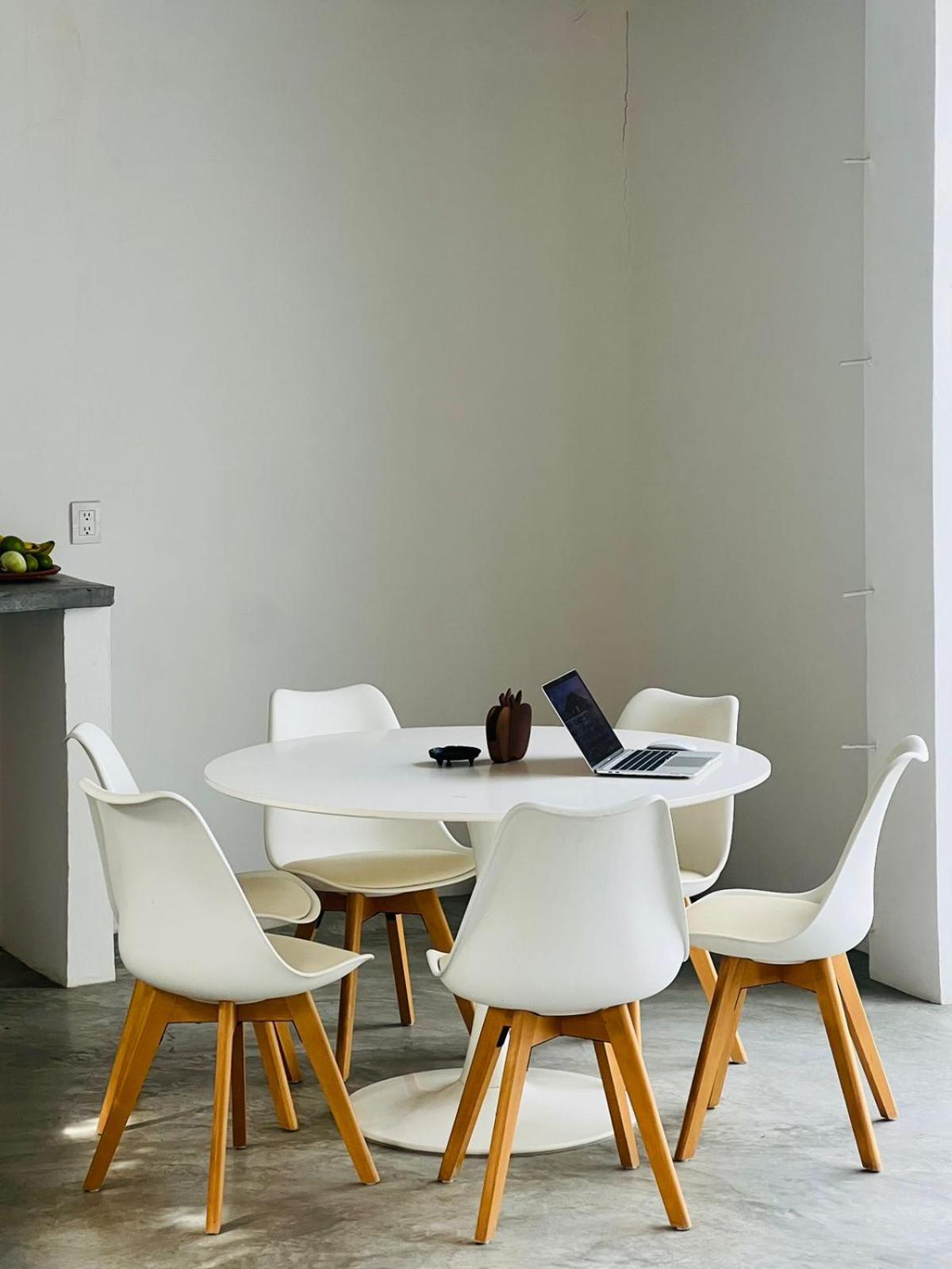 One-Bedroom Apartment - Photo 2