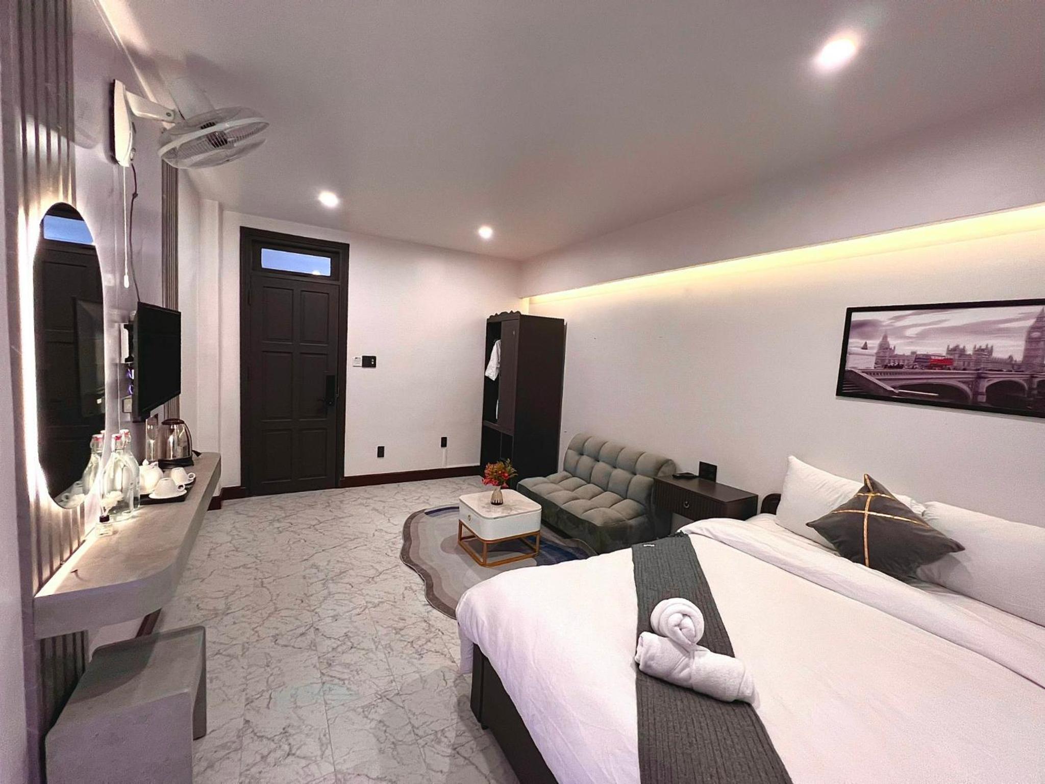 King Room with Garden View - Photo 13