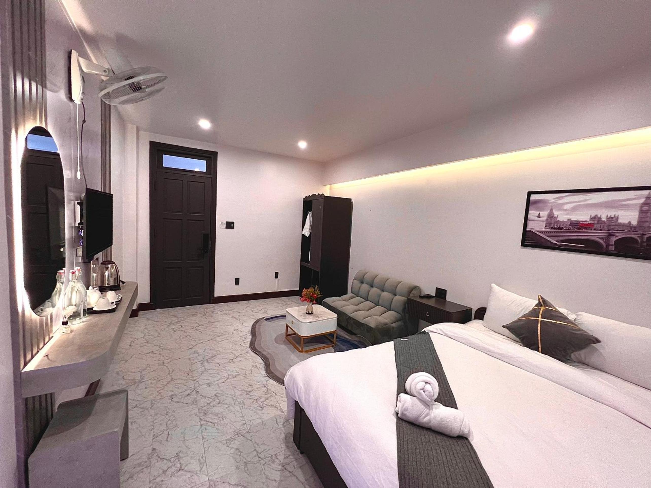 King Room with Garden View - Photo 9