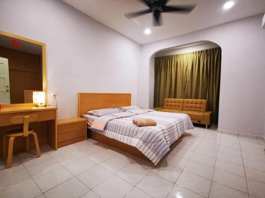 Triple Room with Private Bathroom photo 2