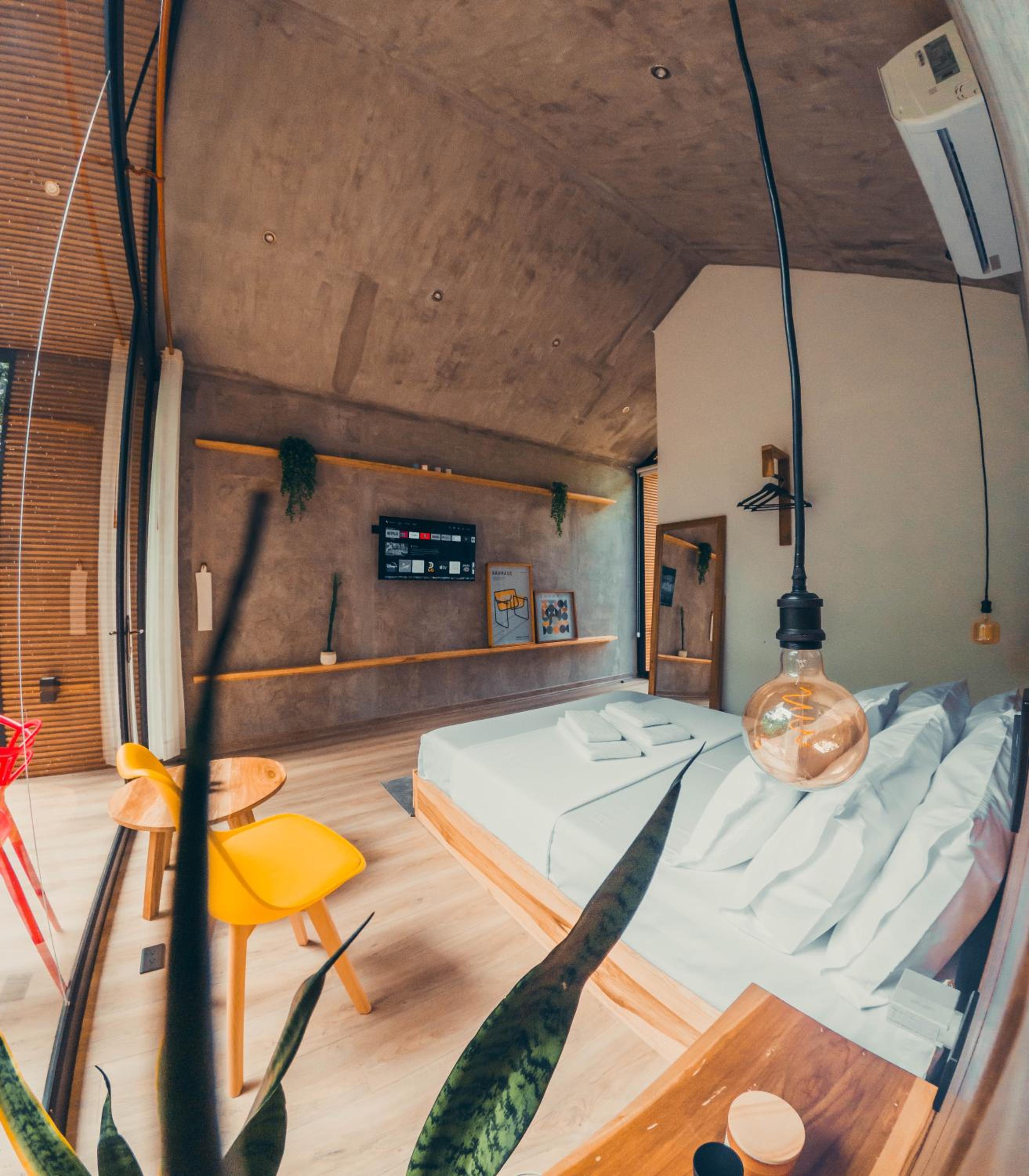 Deluxe Double Room with Balcony photo 1