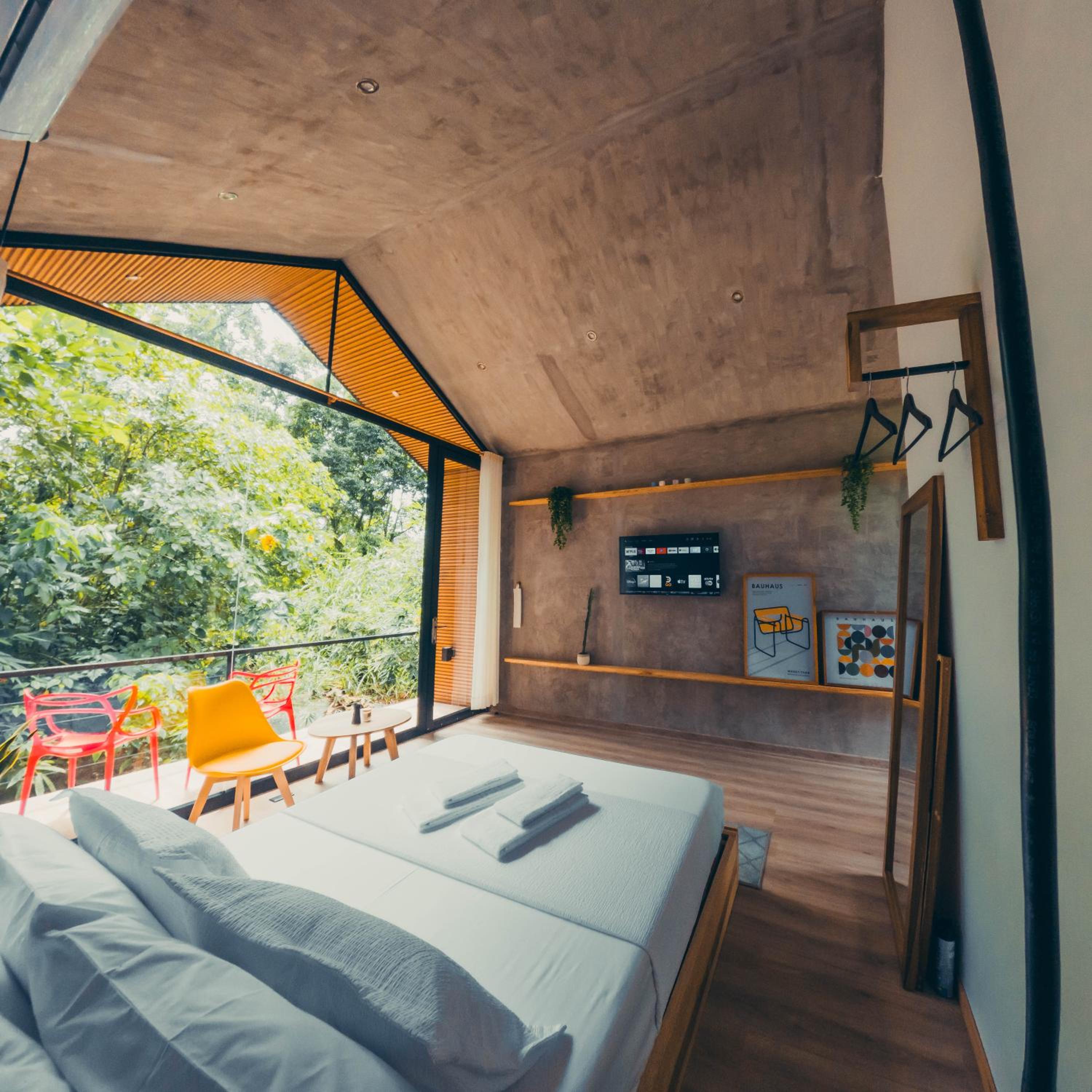 Deluxe Double Room with Balcony photo 2