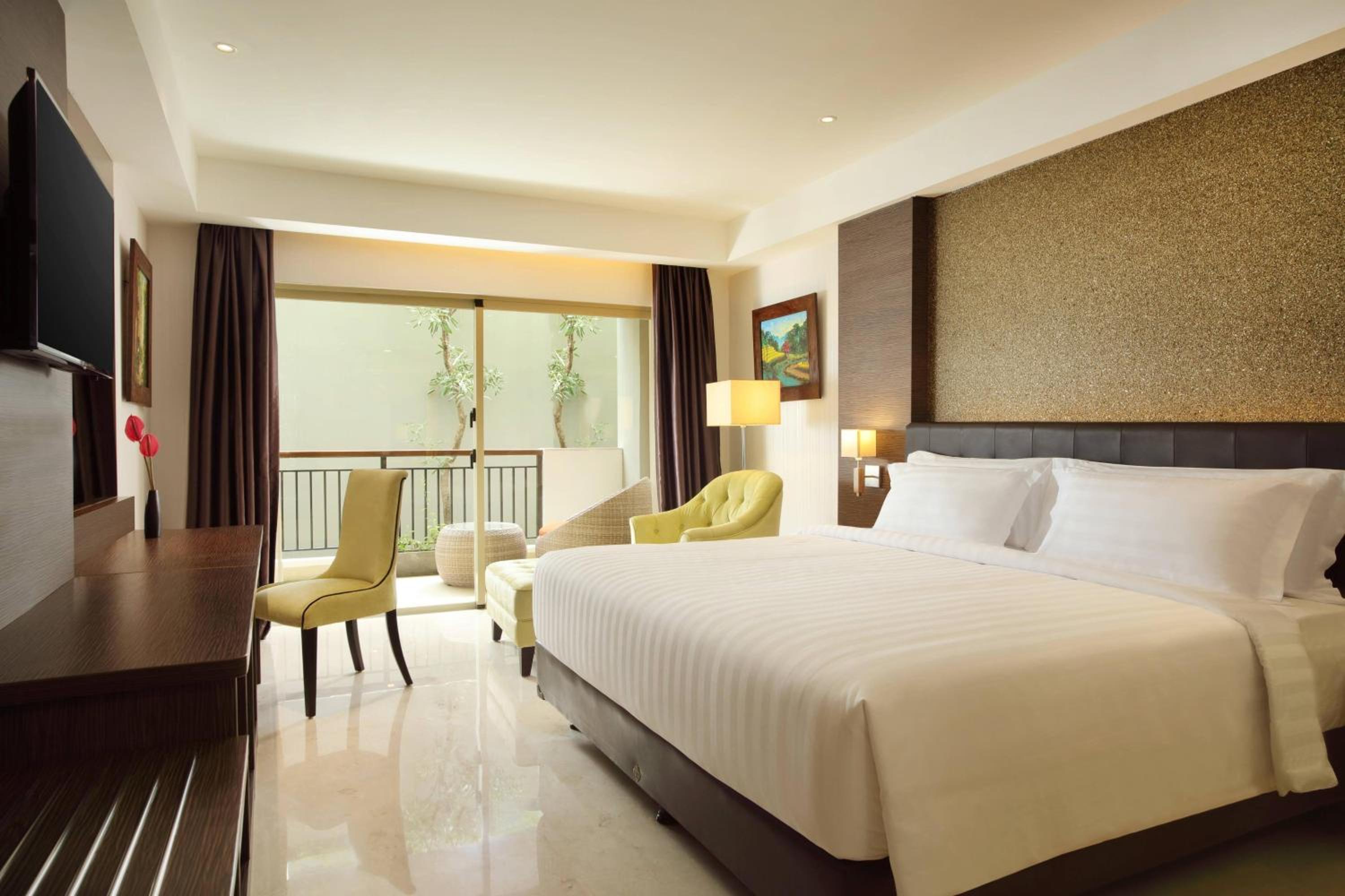 Deluxe King Balcony Room with Vertical Garden View, with FREE daily shuttle to Ubud City, FREE Photo Session, FREE Art Gallery Visit, 24-hour access to Fitness Center, FREE Welcome Drink, and FREE Kids Activities. photo 1