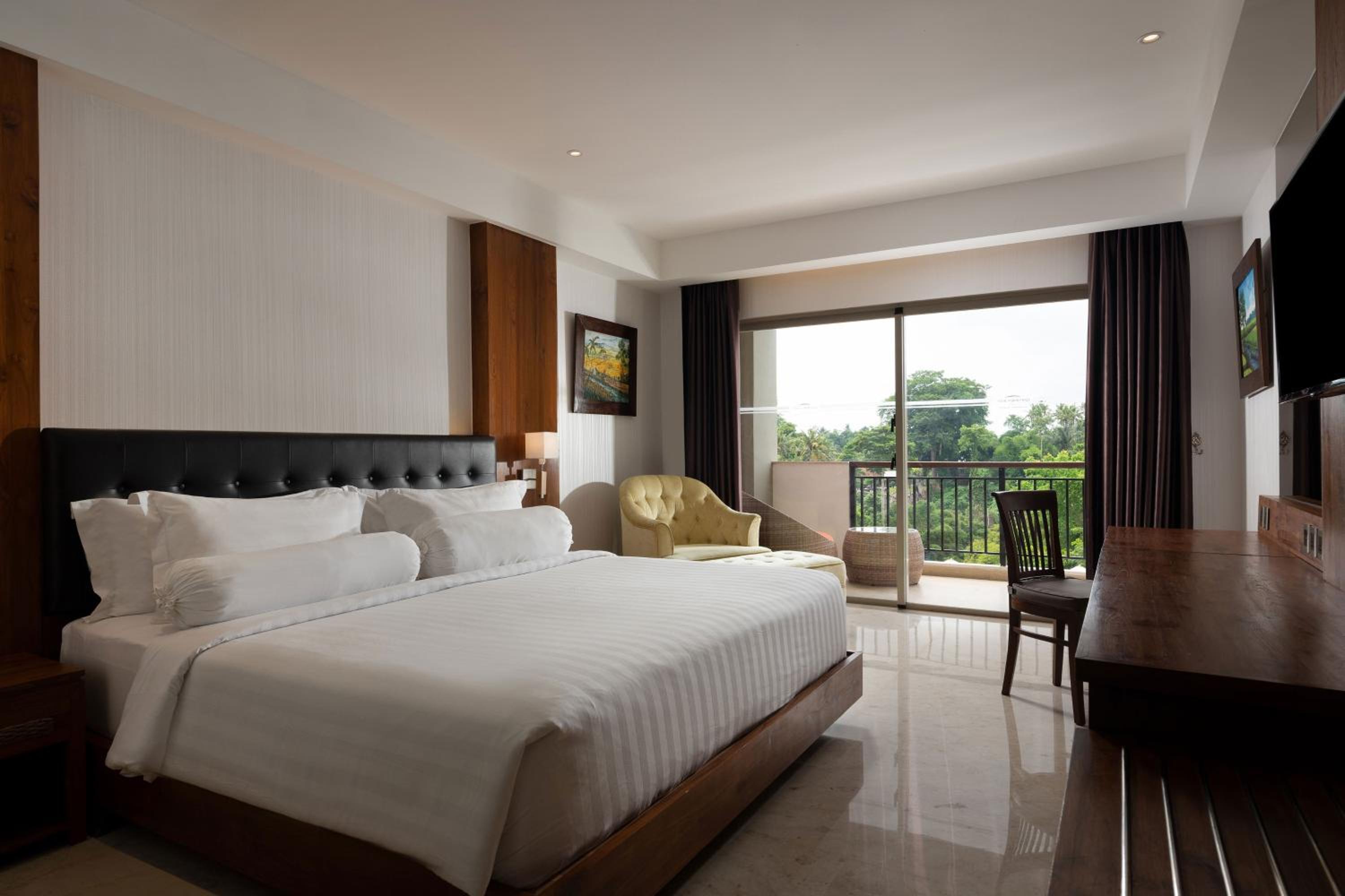 Deluxe King Balcony Room with River View, with FREE daily shuttle to Ubud City, FREE Photo Session, FREE Art Gallery Visit, 24-hour access to Fitness Center, FREE Welcome Drink, and FREE Kids Activities.