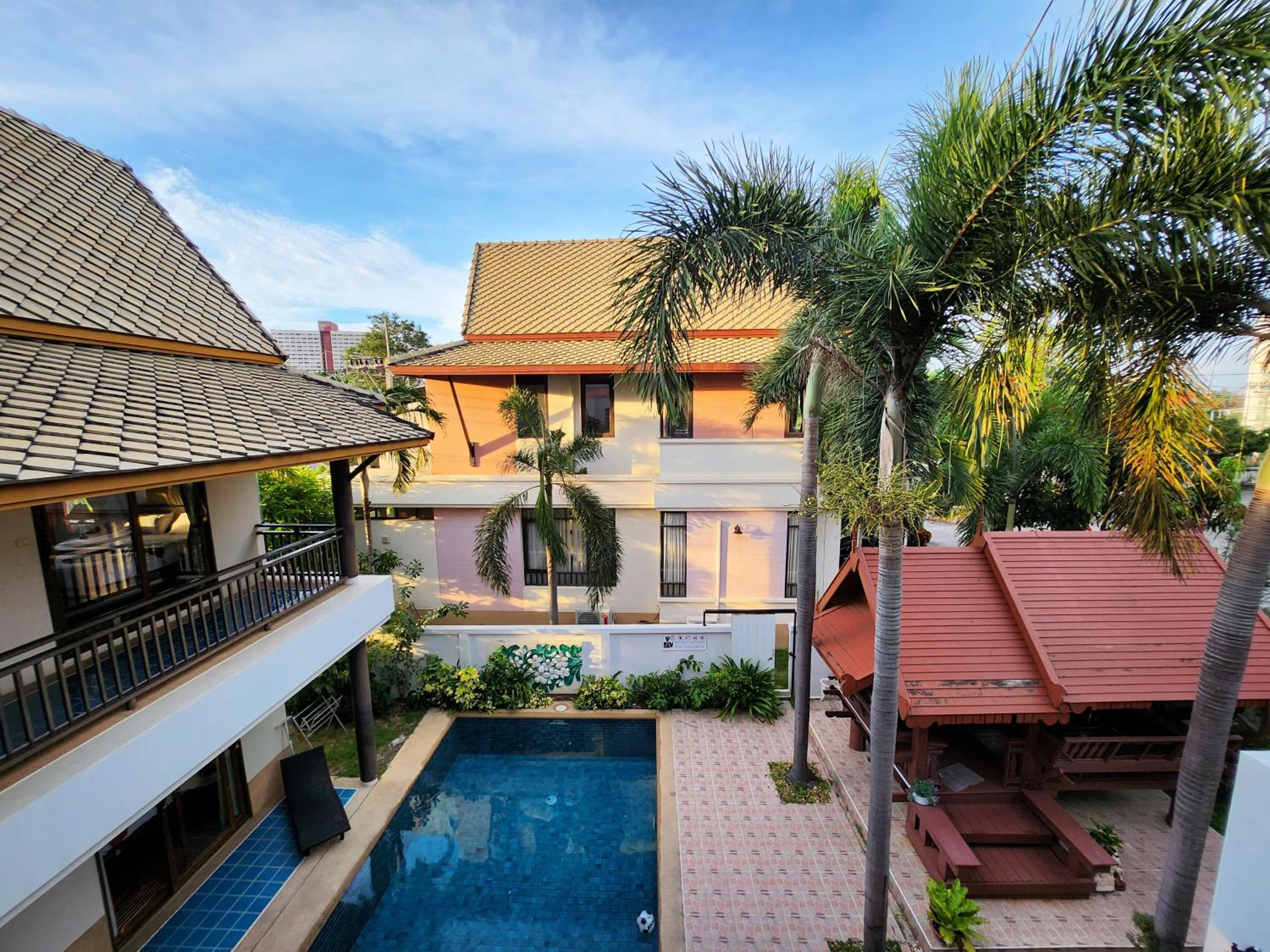 Villa - Photo 2
