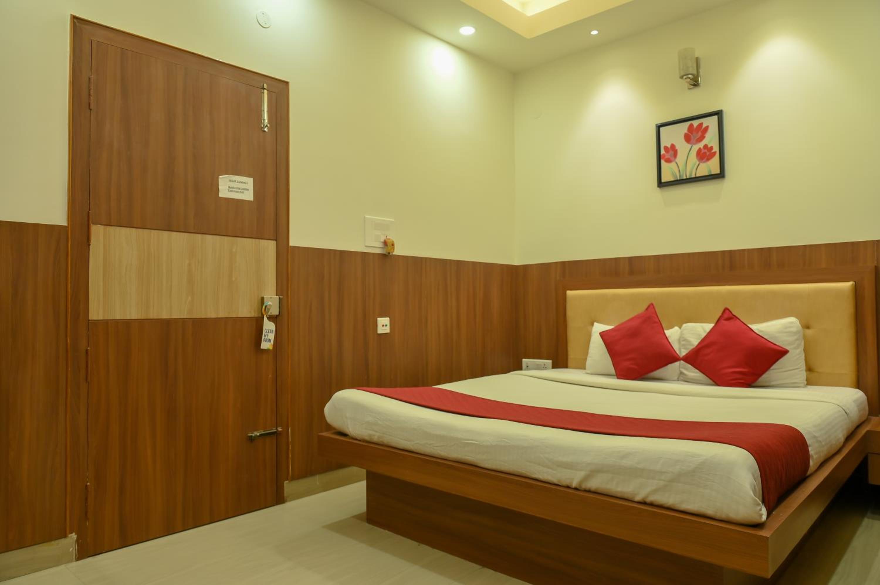 Standard Double Room - Photo 11