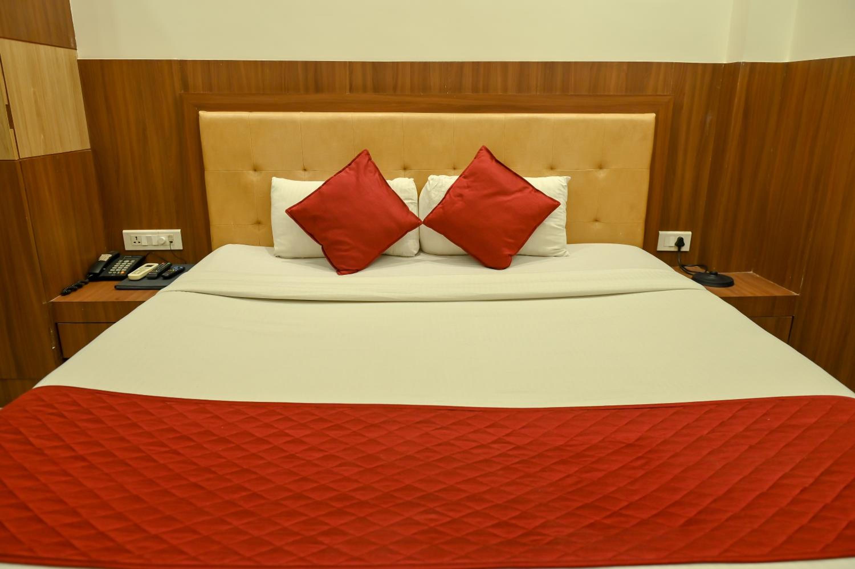 Standard Double Room - Photo 7