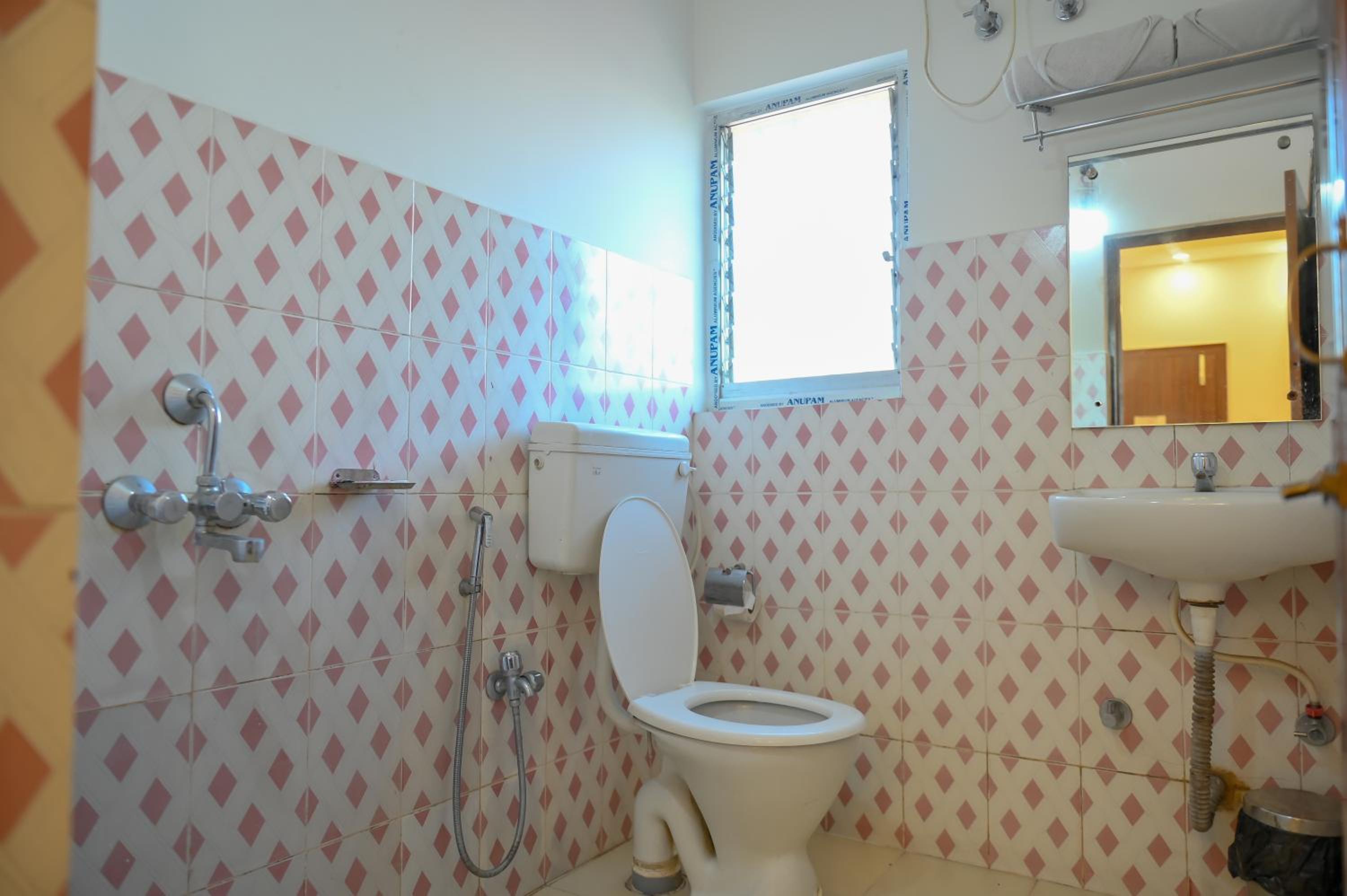 Economy Double Room - Photo 20