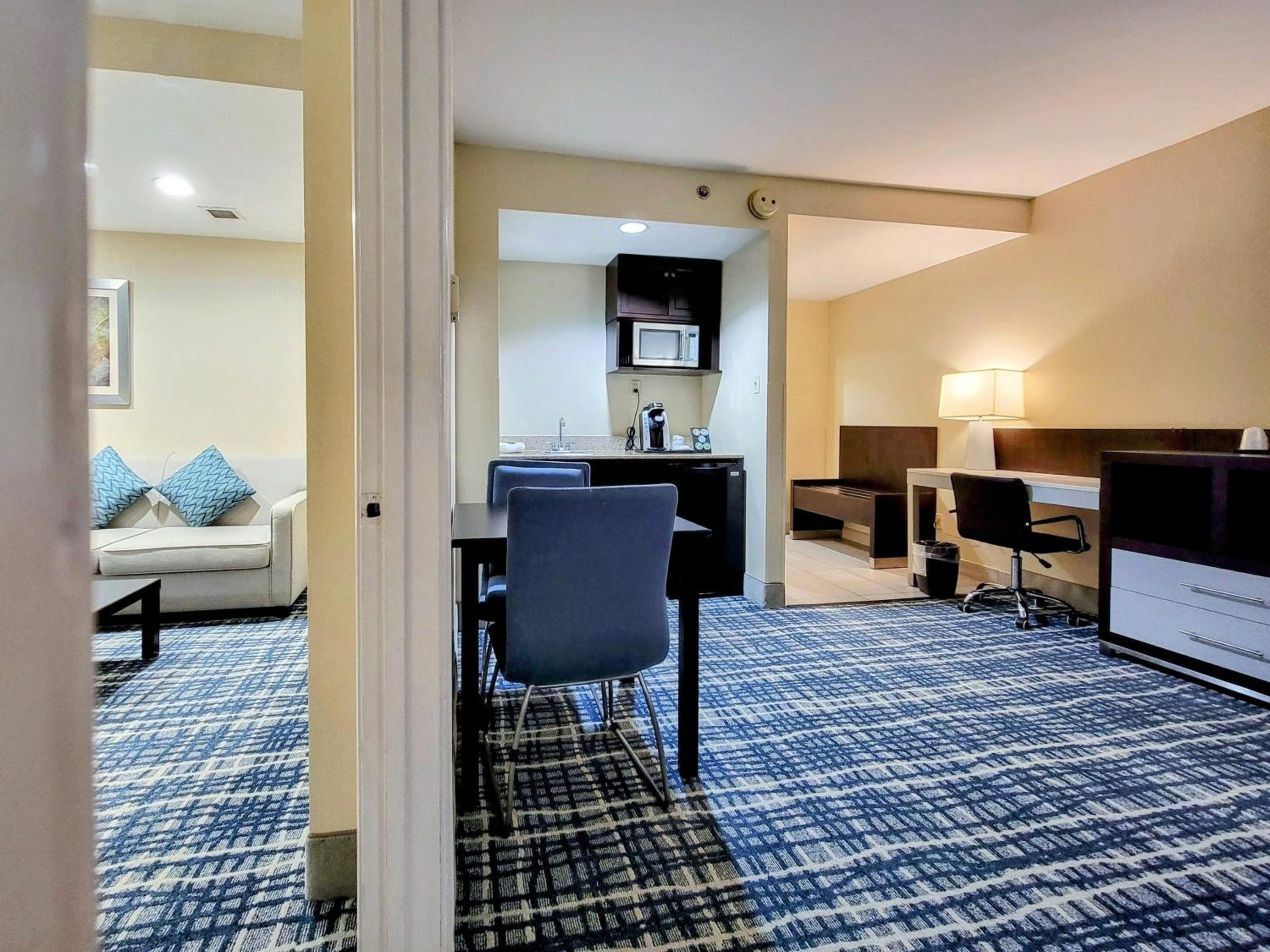 King Suite - Photo 3