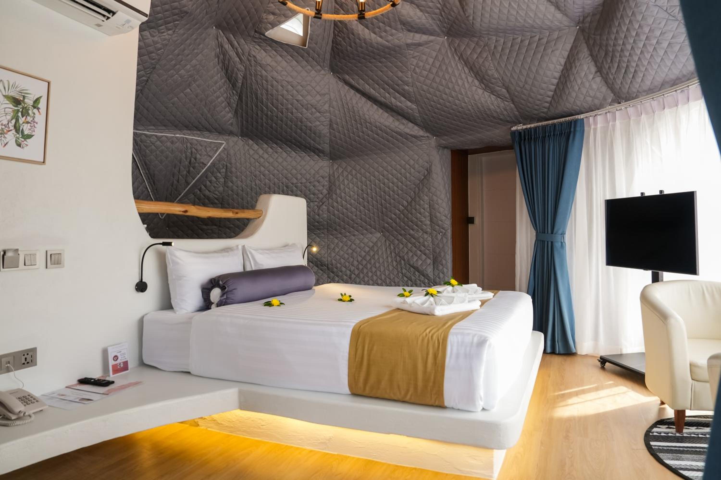 Le Dome Grand with Private Pool photo 2