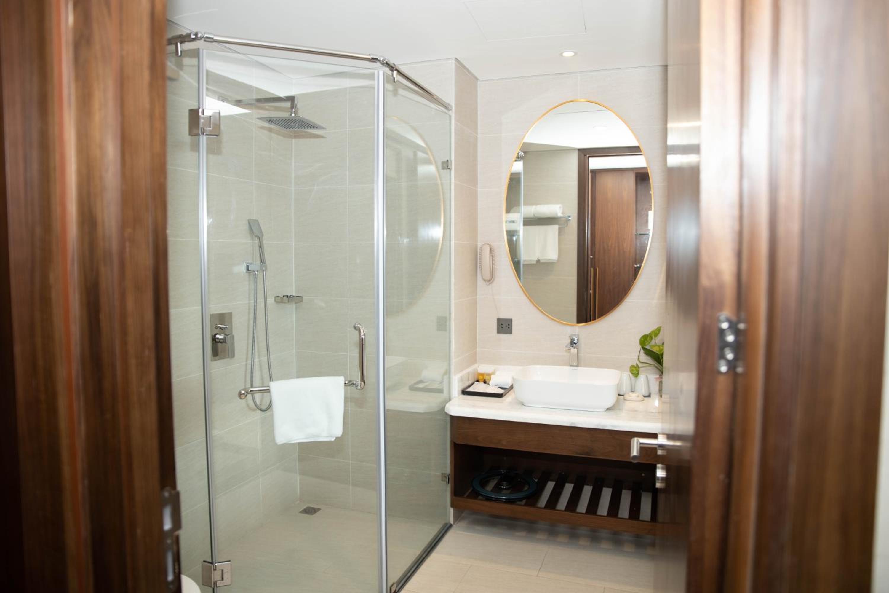 Deluxe King Room - Photo 2