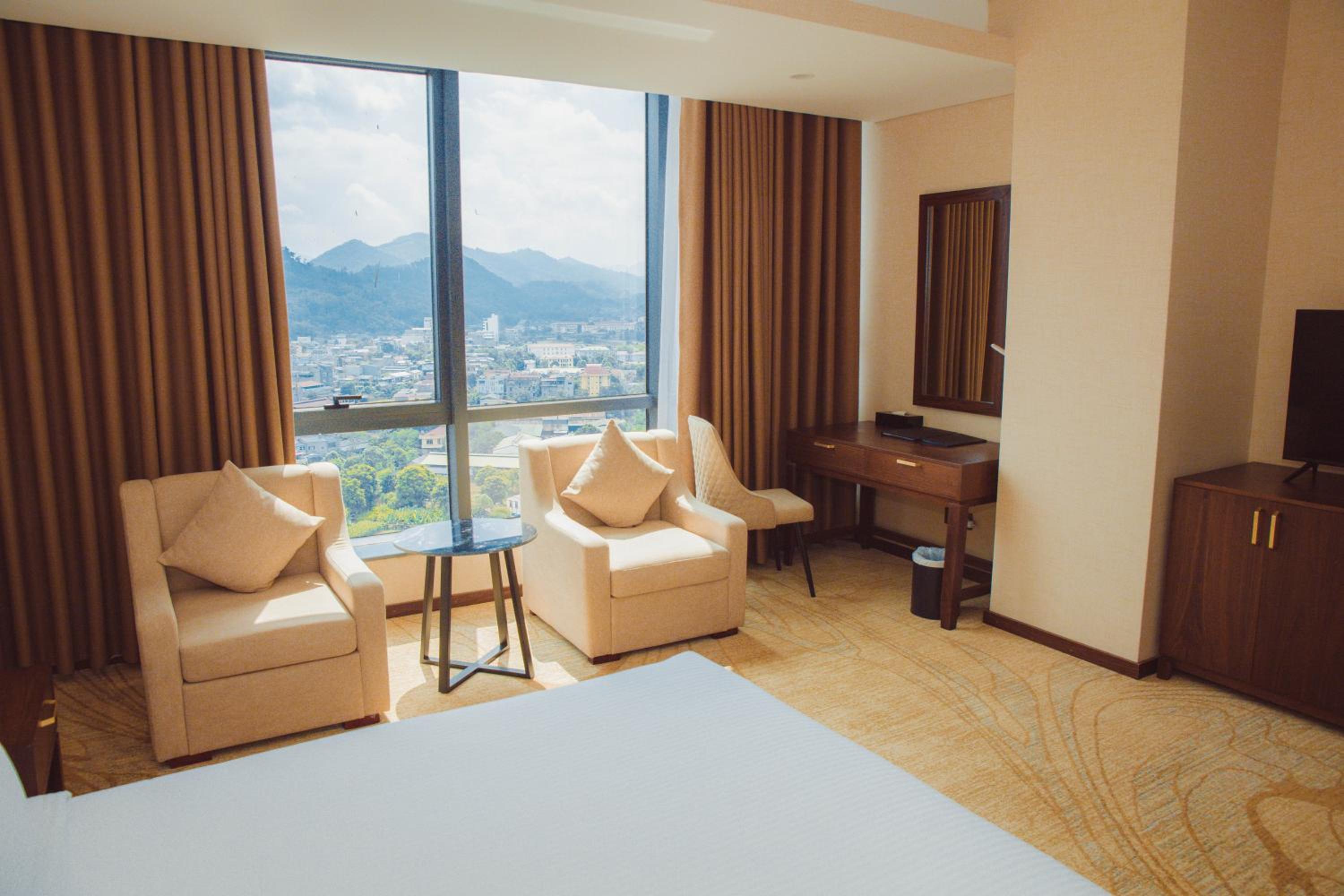 Deluxe King Room - Photo 4