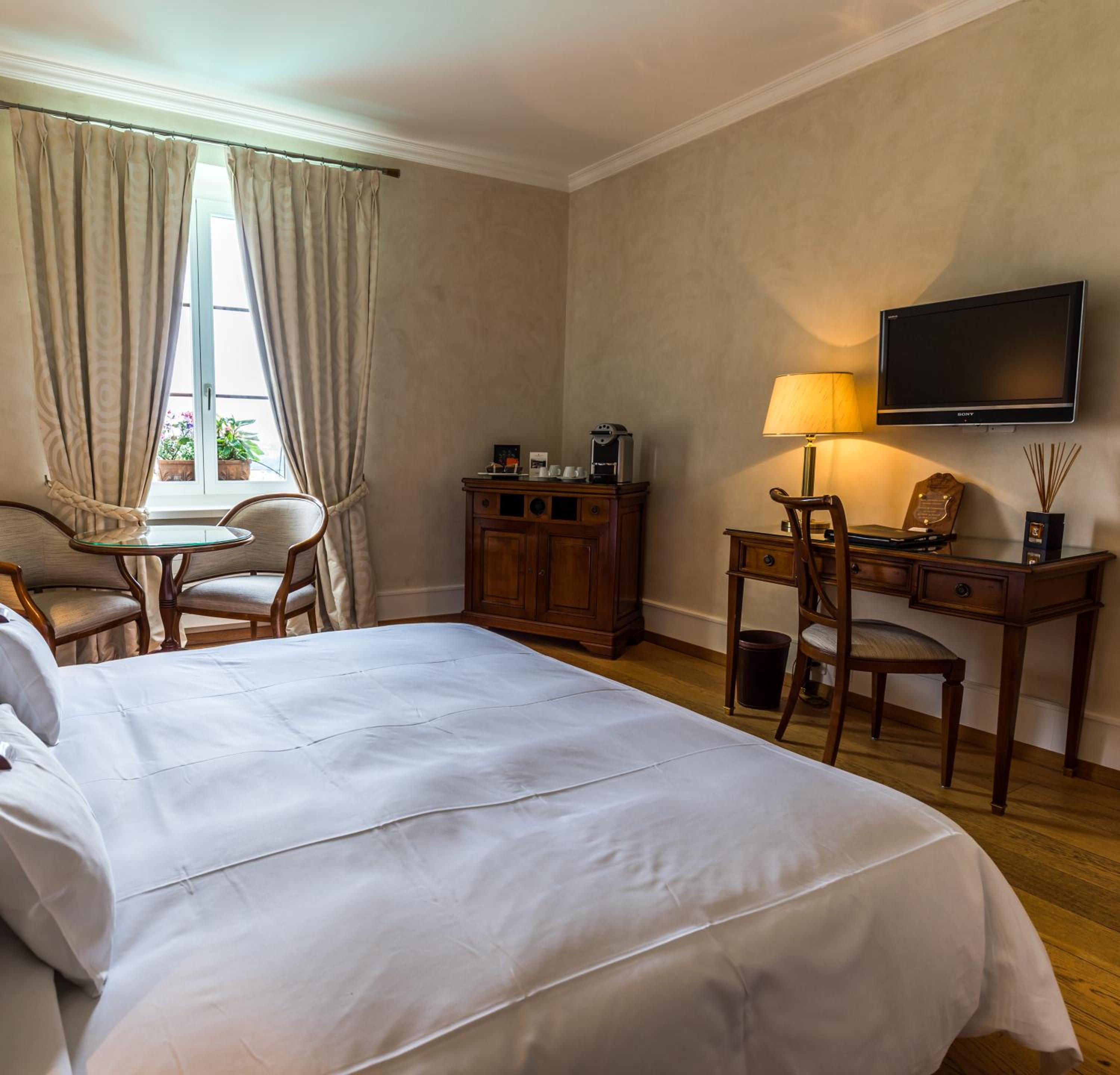 Double or Twin Room with View - Photo 4