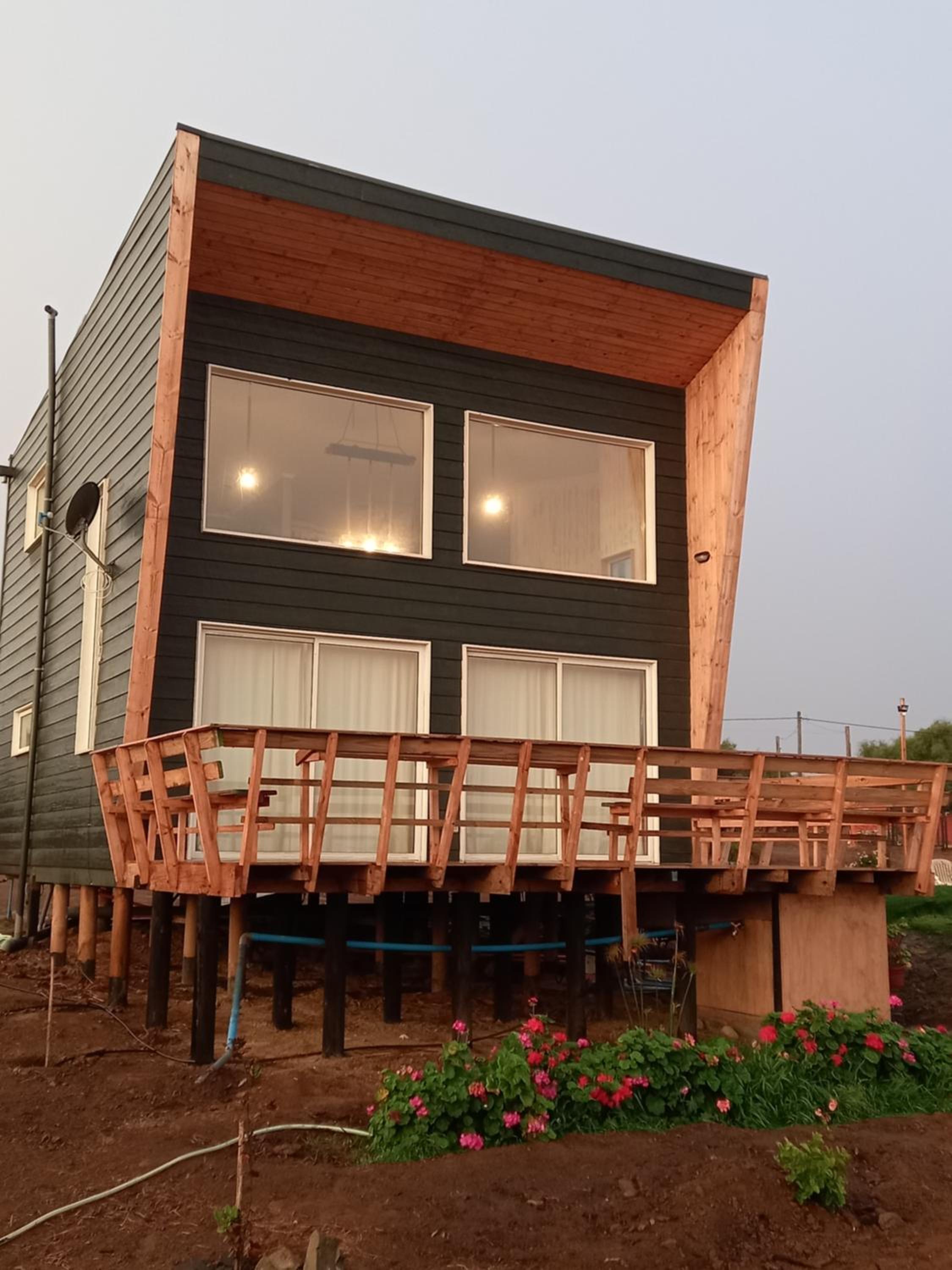 Three-Bedroom House photo 3