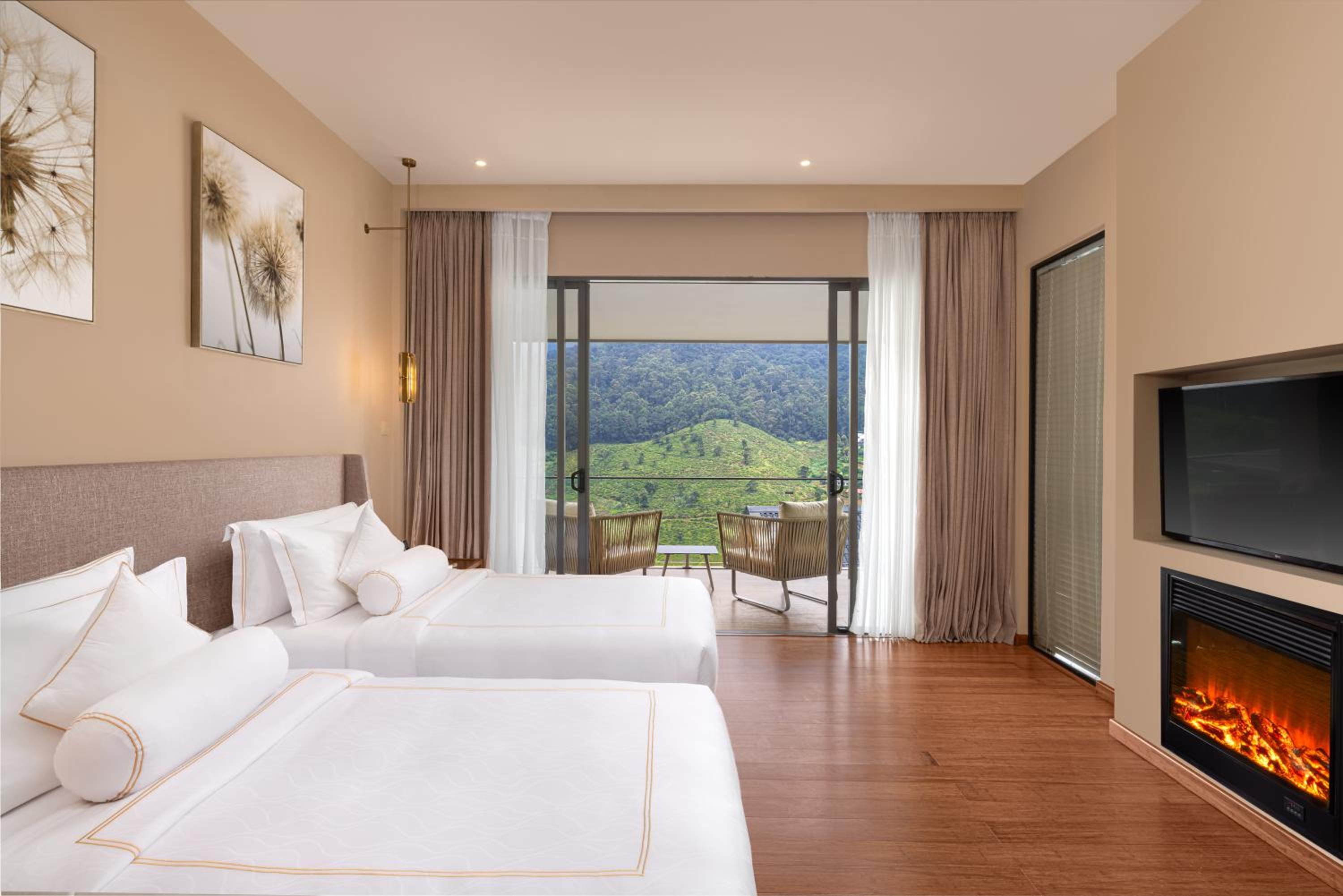 Mountain View Suite - with a Free Visit to Organic Strawberry & Vegetable garden and to pick your own Strawberry , 10% off on Spa and Excursions + Early check in Late check out on availability photo 2